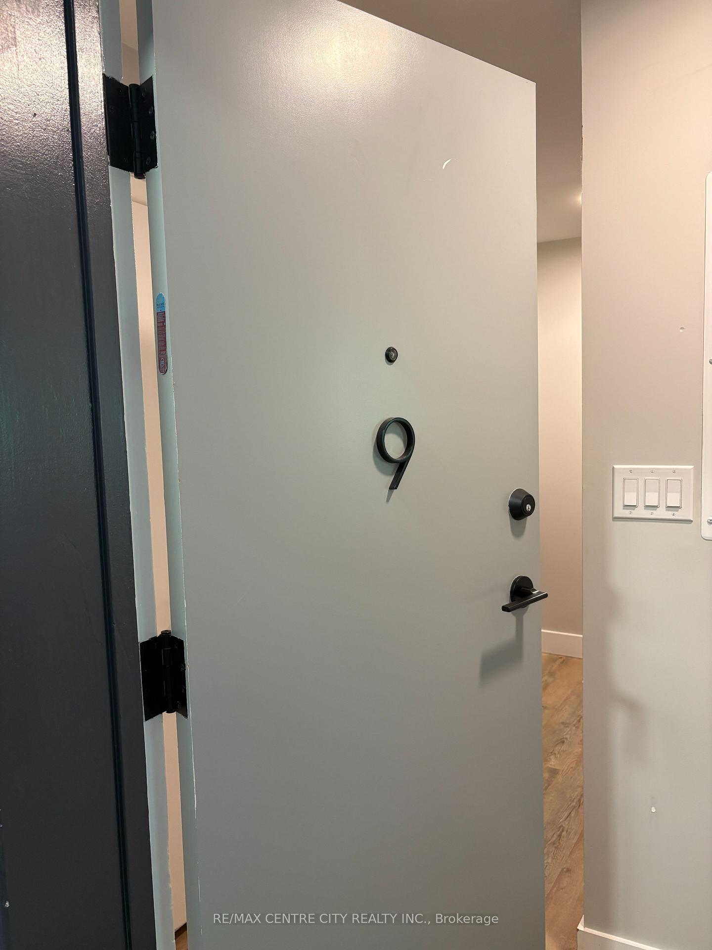 Photo 2 of Unit 9, 400 Scenic Drive S, London, South J — HOMEH
