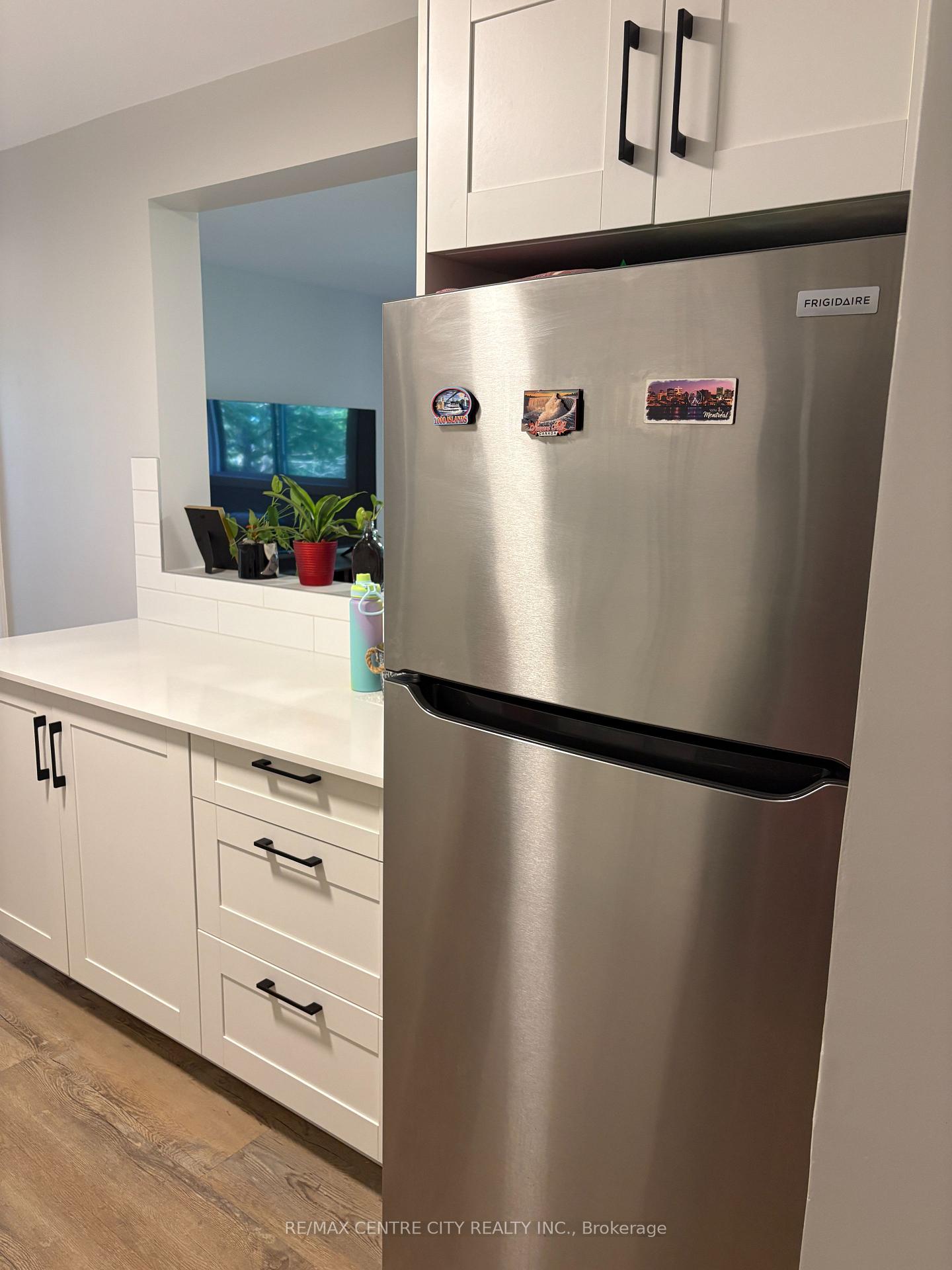 Photo 7 of Unit 9, 400 Scenic Drive S, London, South J — HOMEH