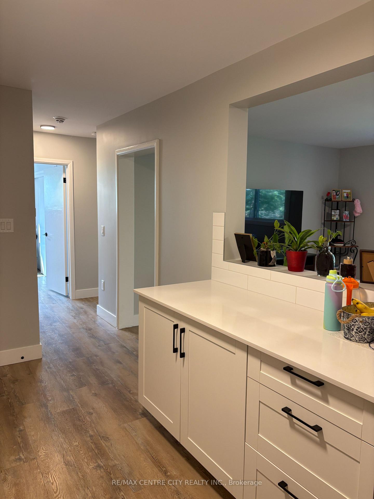 Photo 8 of Unit 9, 400 Scenic Drive S, London, South J — HOMEH