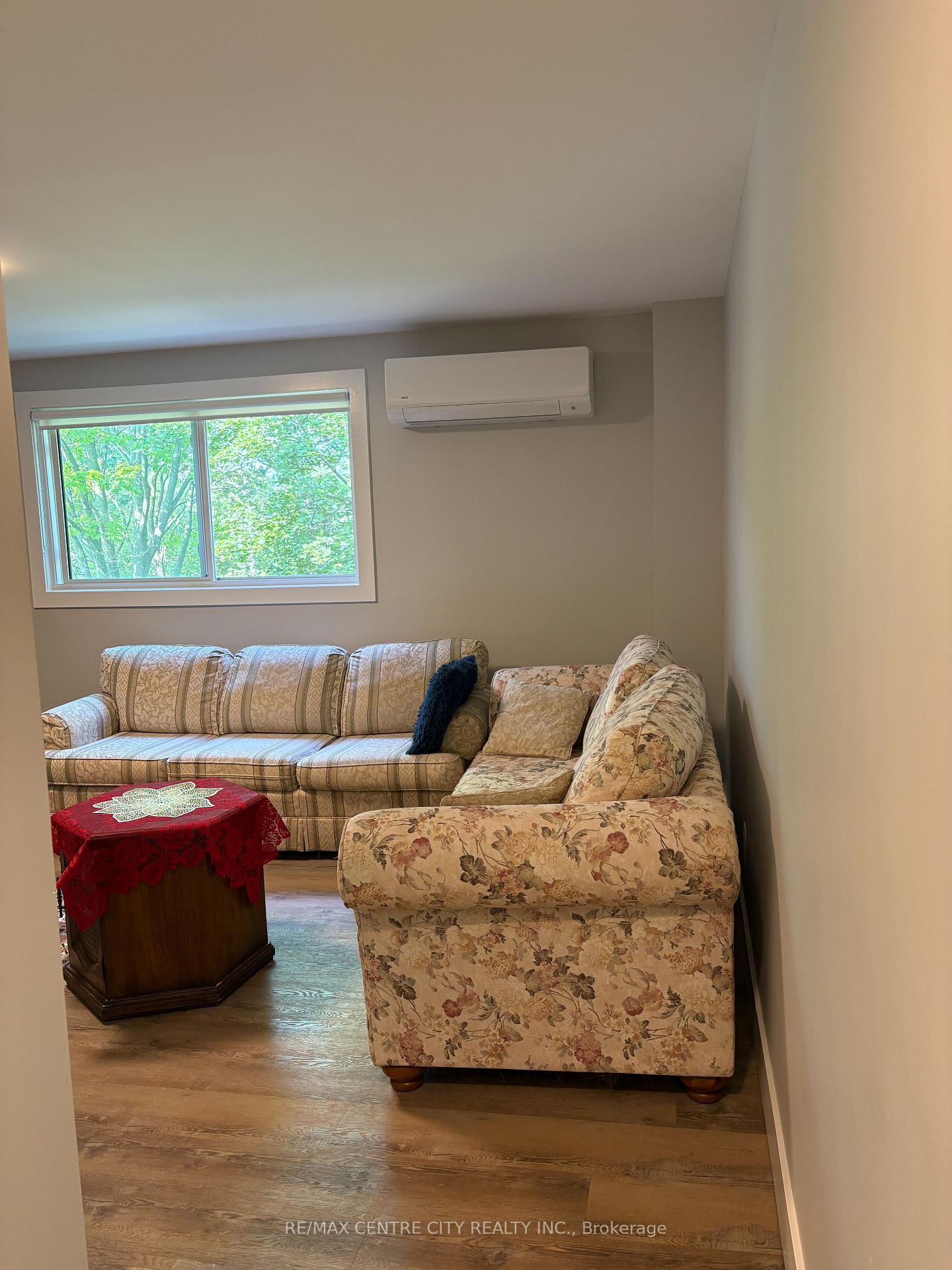 Photo 9 of Unit 9, 400 Scenic Drive S, London, South J — HOMEH