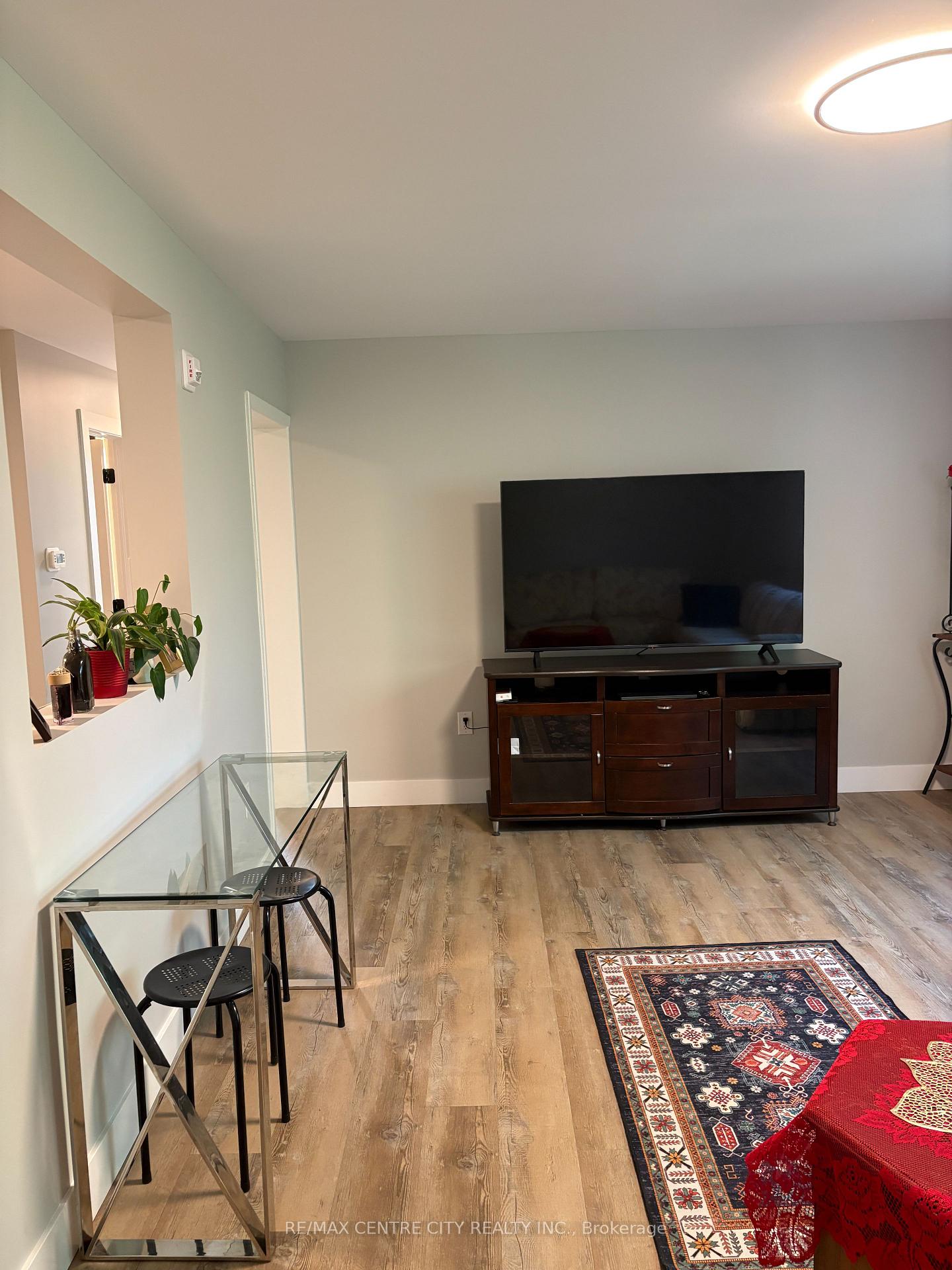 Photo 13 of Unit 9, 400 Scenic Drive S, London, South J — HOMEH