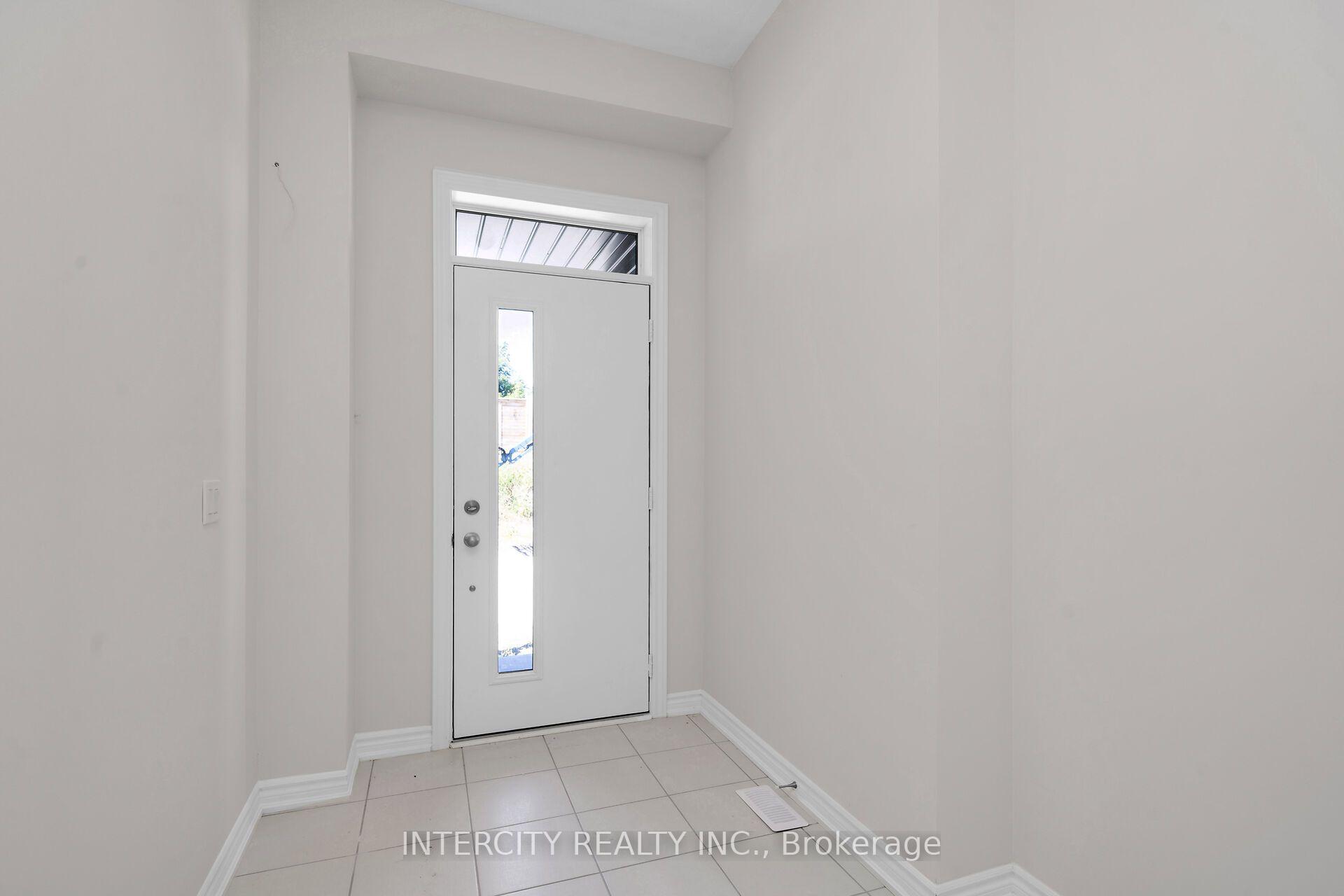 Photo 2 of 7 Drainie Street, Vaughan, Elder Mills — HOMEH