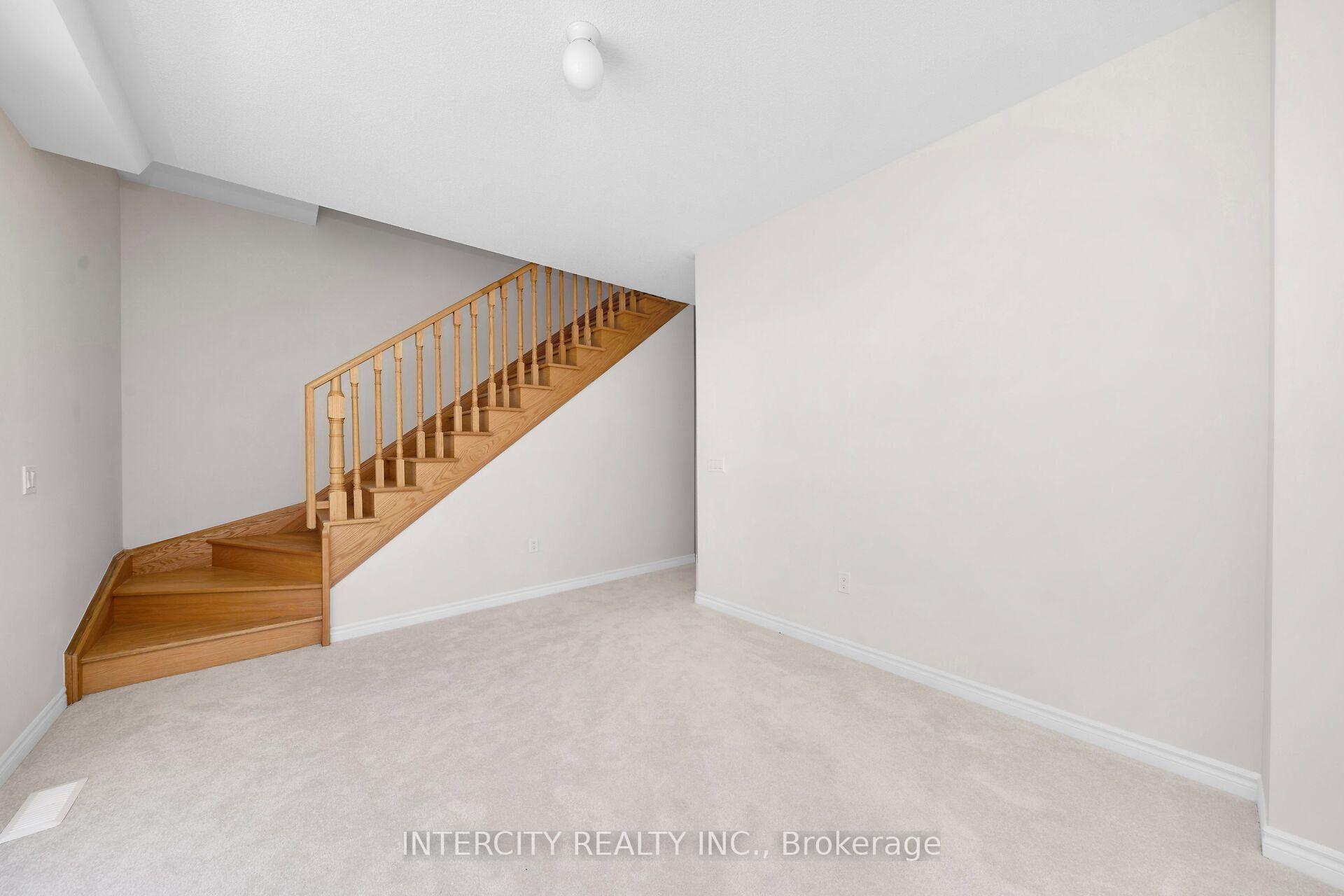 Photo 5 of 7 Drainie Street, Vaughan, Elder Mills — HOMEH