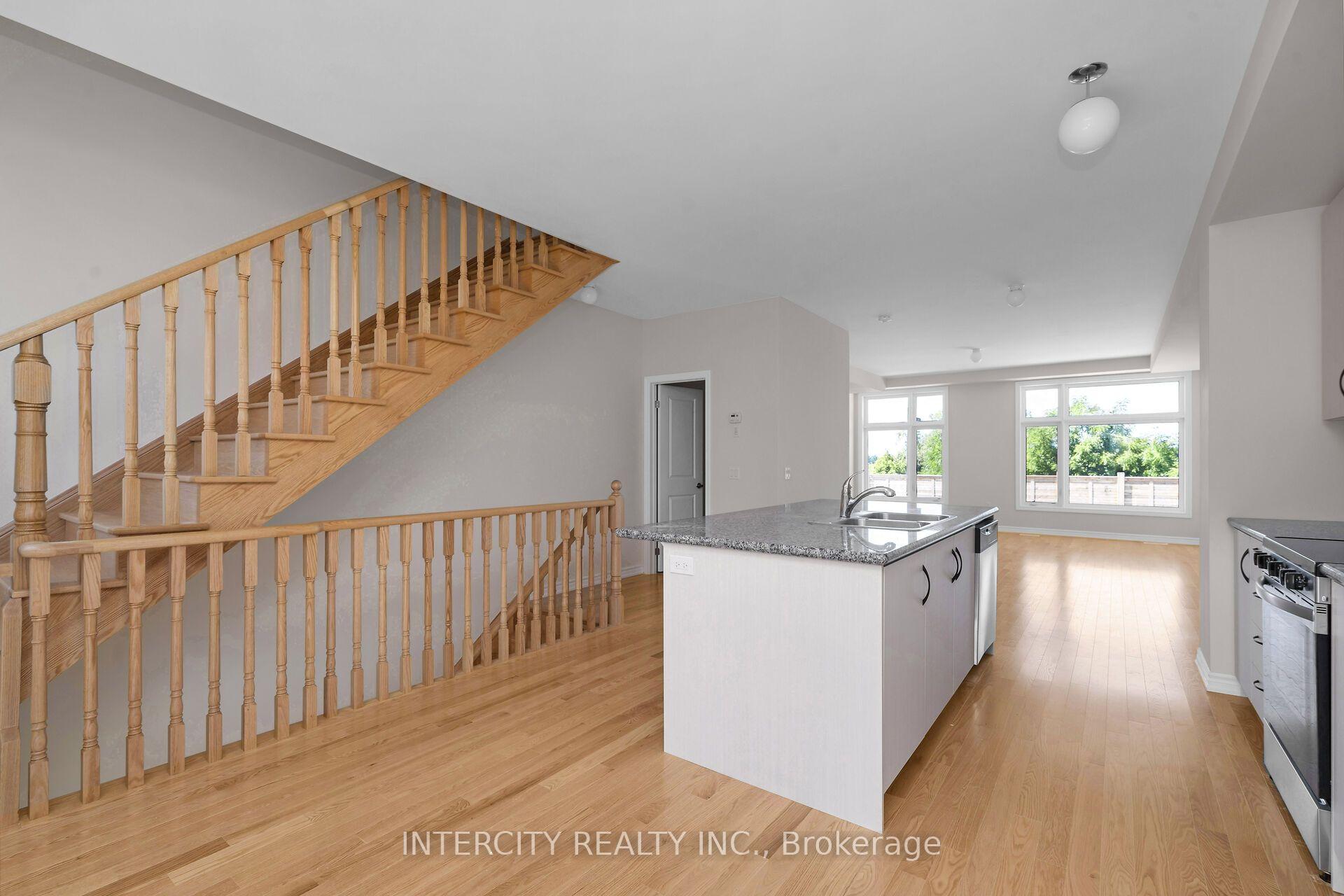 Photo 8 of 7 Drainie Street, Vaughan, Elder Mills — HOMEH