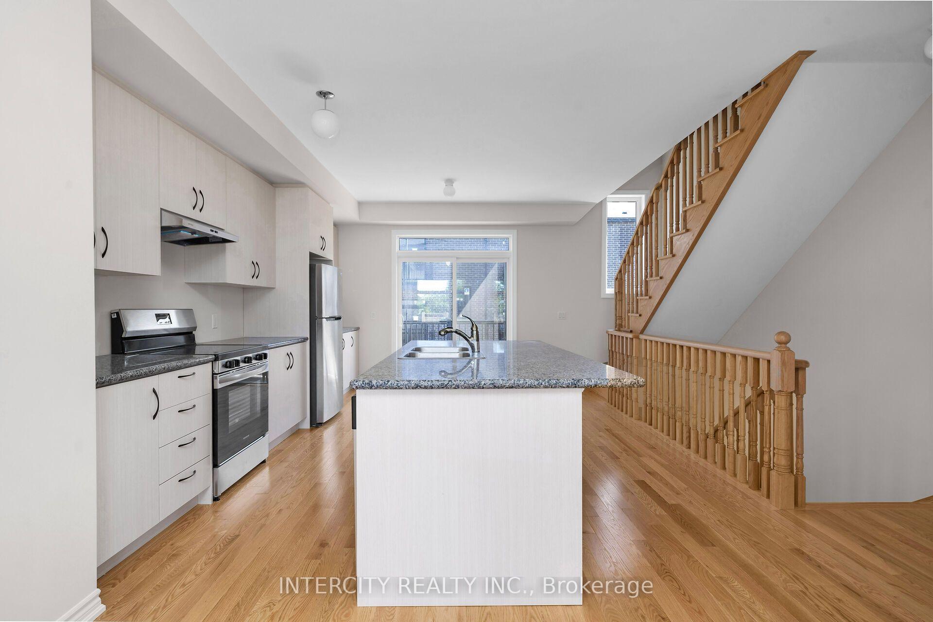 Photo 9 of 7 Drainie Street, Vaughan, Elder Mills — HOMEH