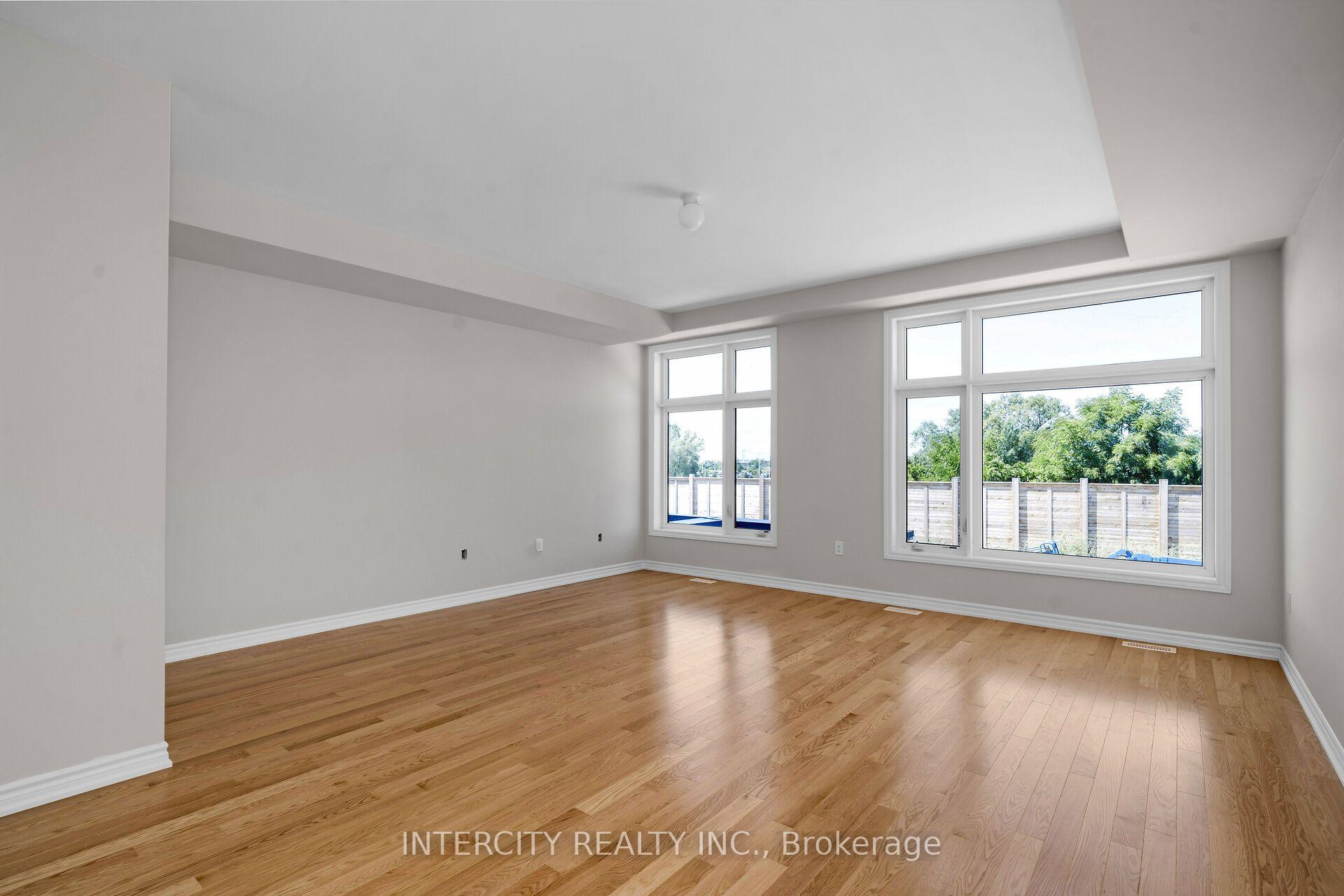 Photo 10 of 7 Drainie Street, Vaughan, Elder Mills — HOMEH