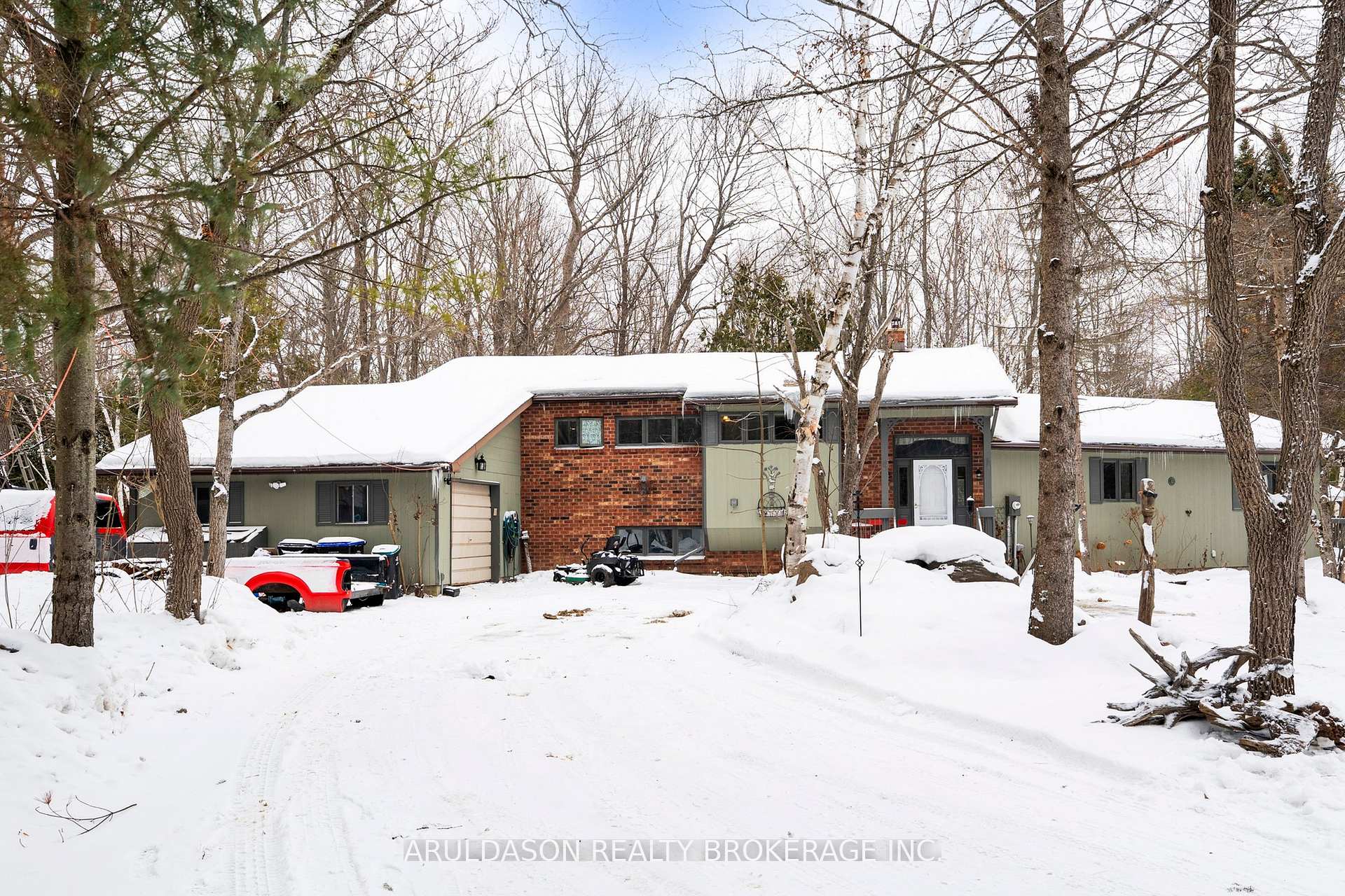 Photo 2 of 1208 Birchcliffe Crescent, Severn, Rural Severn — HOMEH