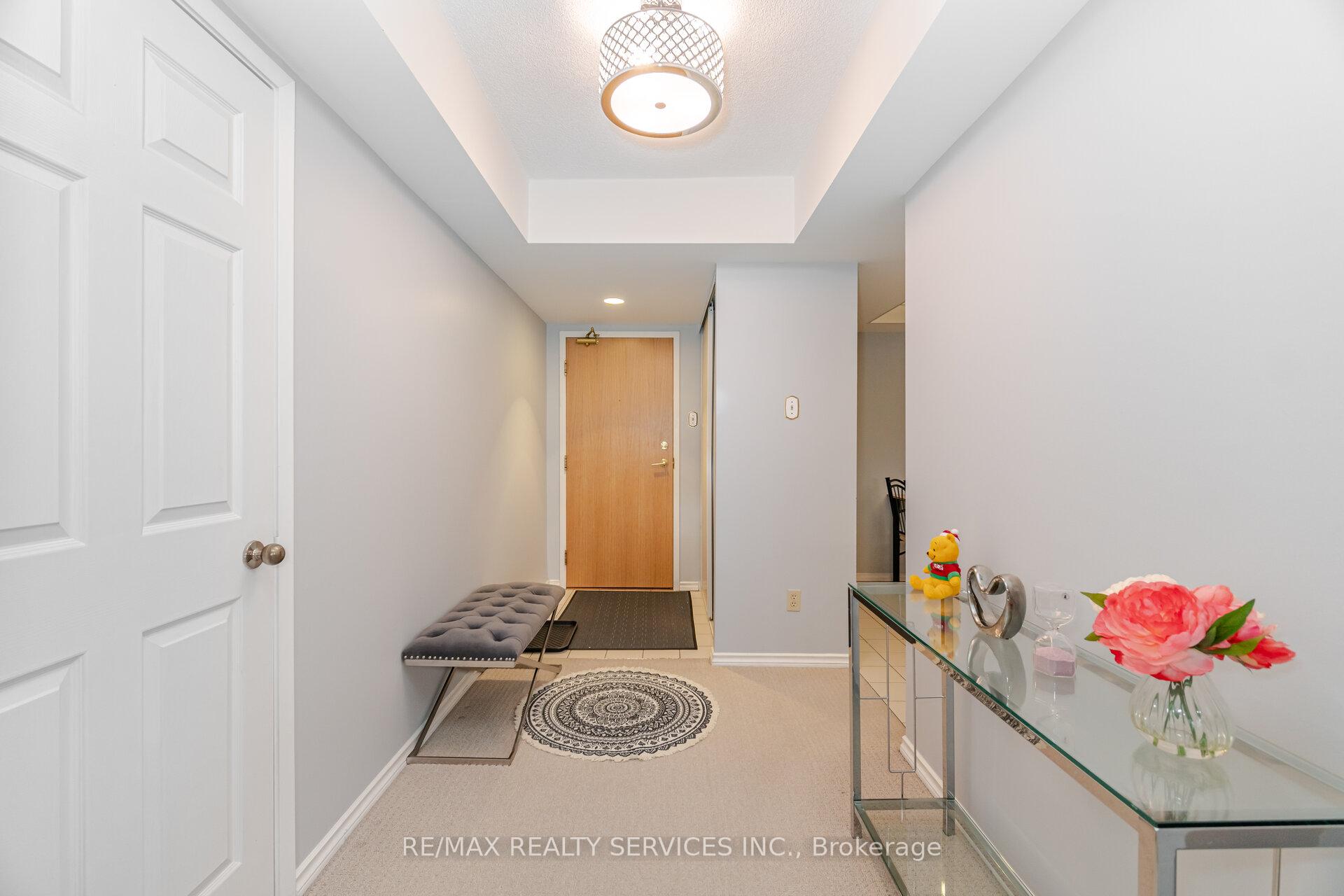 Photo 7 of Unit 402, 330 Mill Street S, Brampton, Brampton South — HOMEH