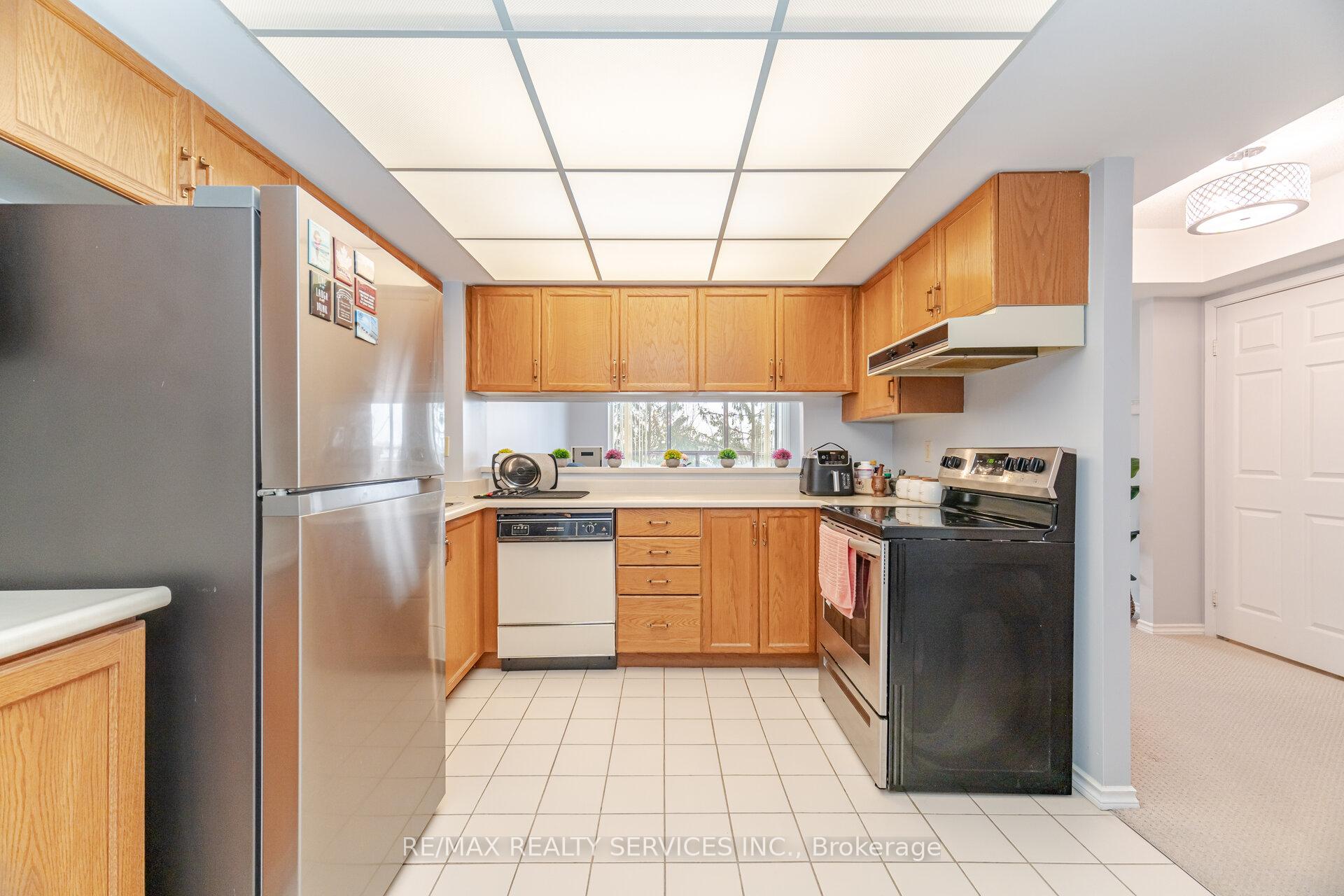 Photo 11 of Unit 402, 330 Mill Street S, Brampton, Brampton South — HOMEH
