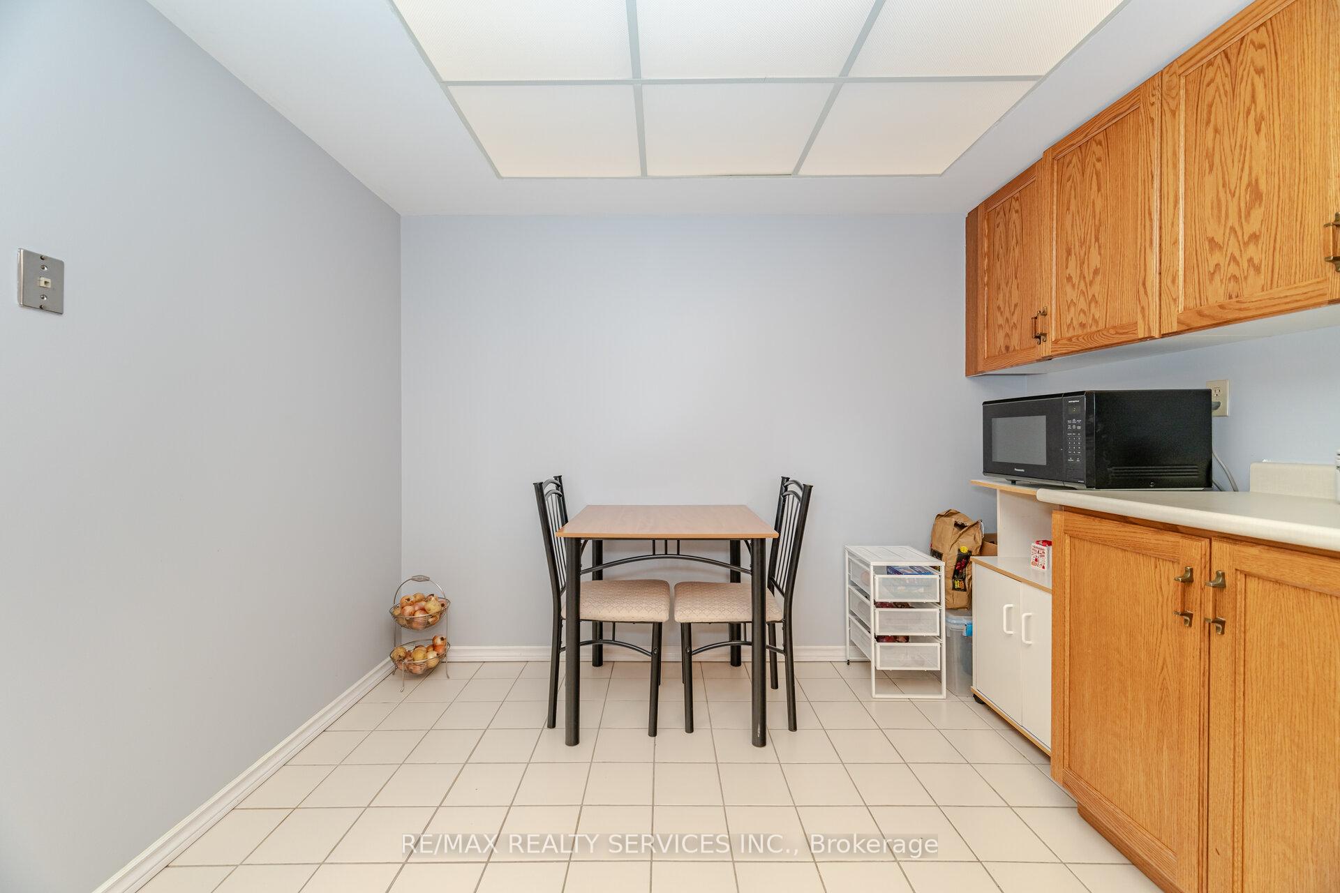 Photo 13 of Unit 402, 330 Mill Street S, Brampton, Brampton South — HOMEH