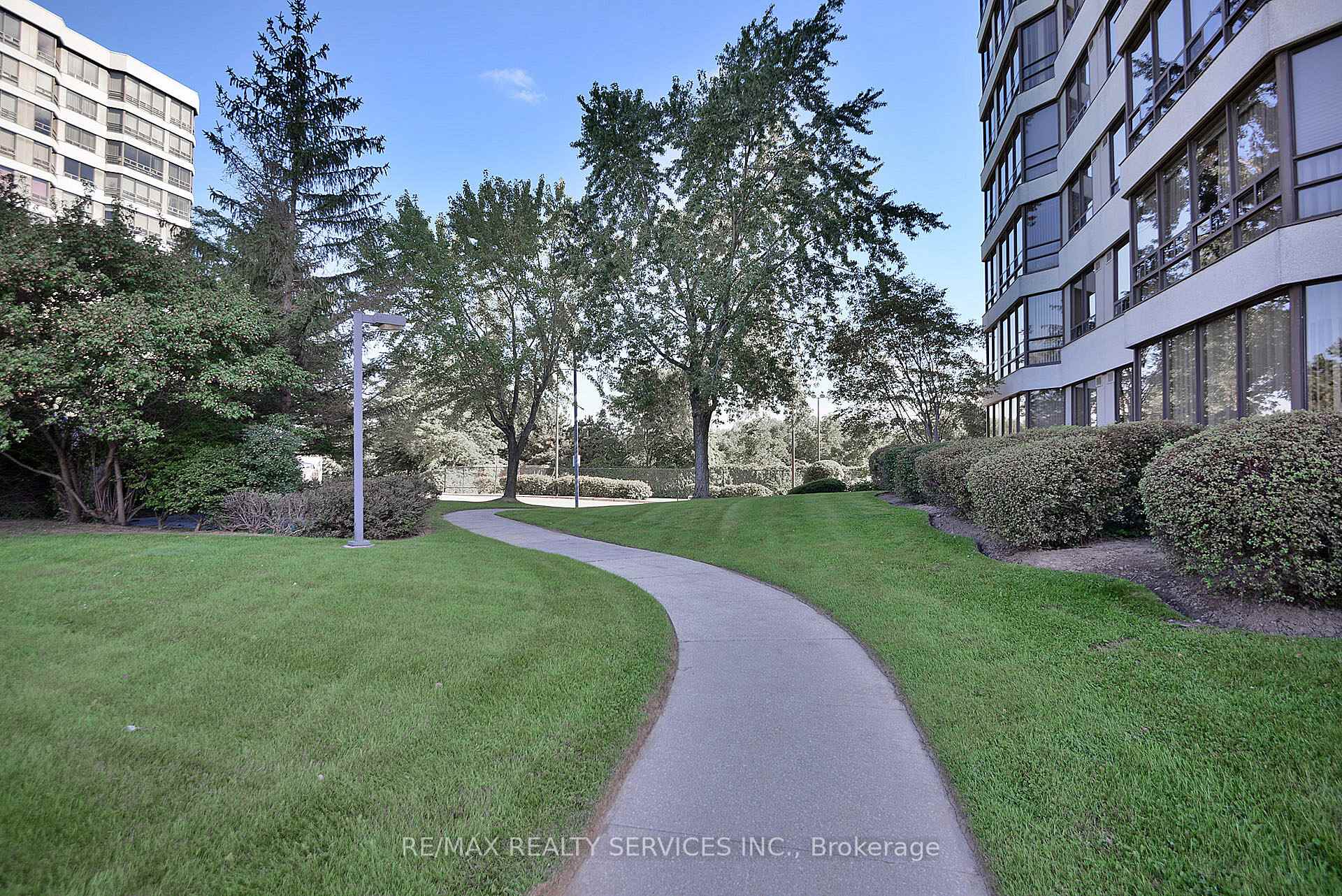 Photo 43 of Unit 402, 330 Mill Street S, Brampton, Brampton South — HOMEH