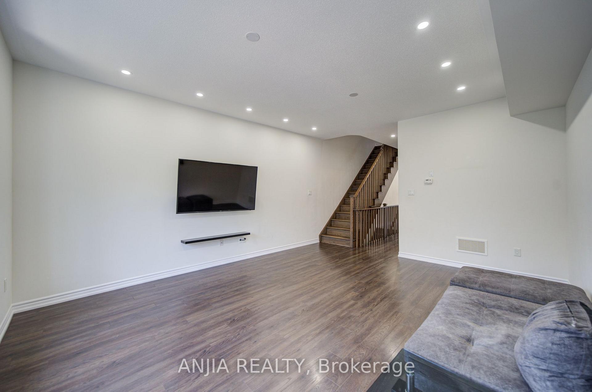 Photo 10 of 134 Frederick Wilson Avenue, Markham, Cornell — HOMEH