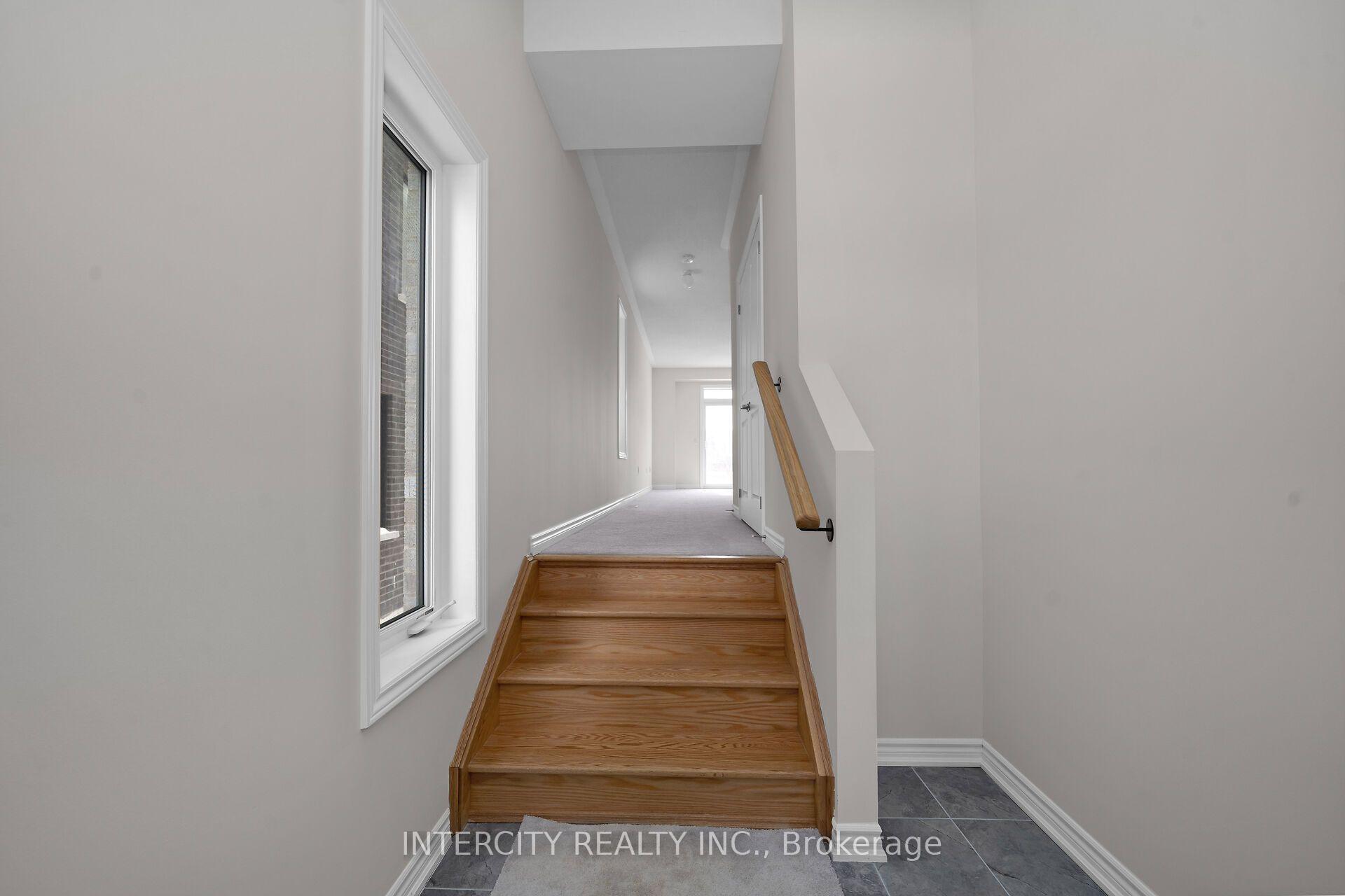 Photo 3 of 20 Radisson Street, Vaughan, Elder Mills — HOMEH