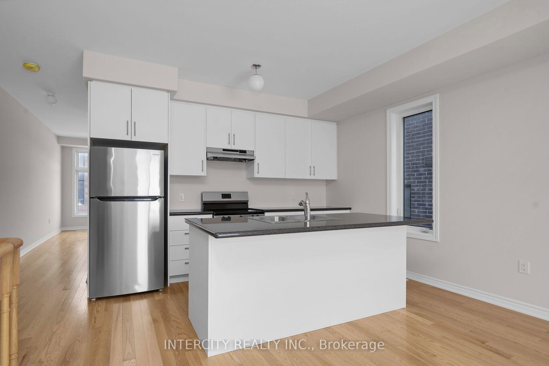 Photo 8 of 20 Radisson Street, Vaughan, Elder Mills — HOMEH