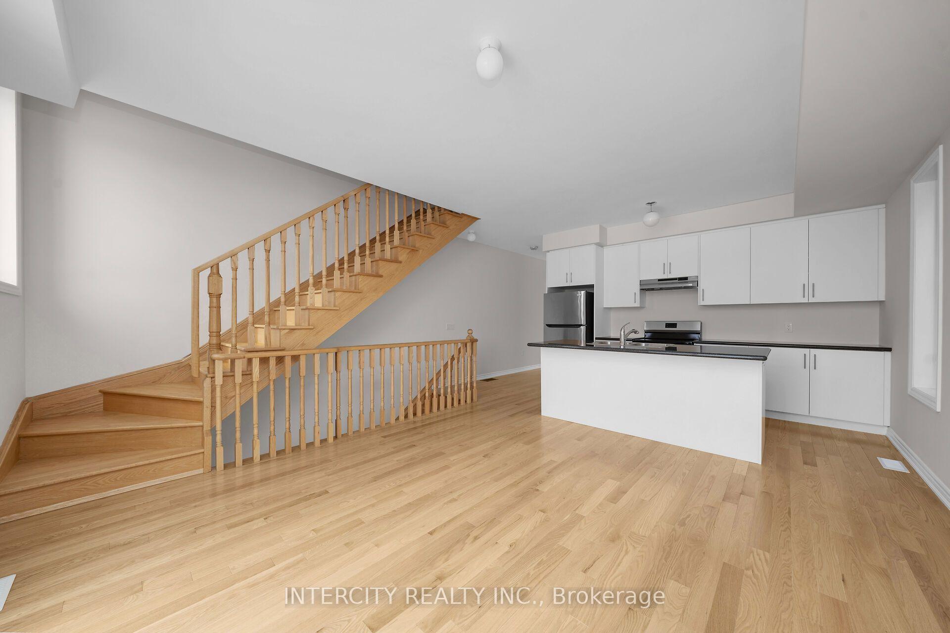 Photo 11 of 20 Radisson Street, Vaughan, Elder Mills — HOMEH