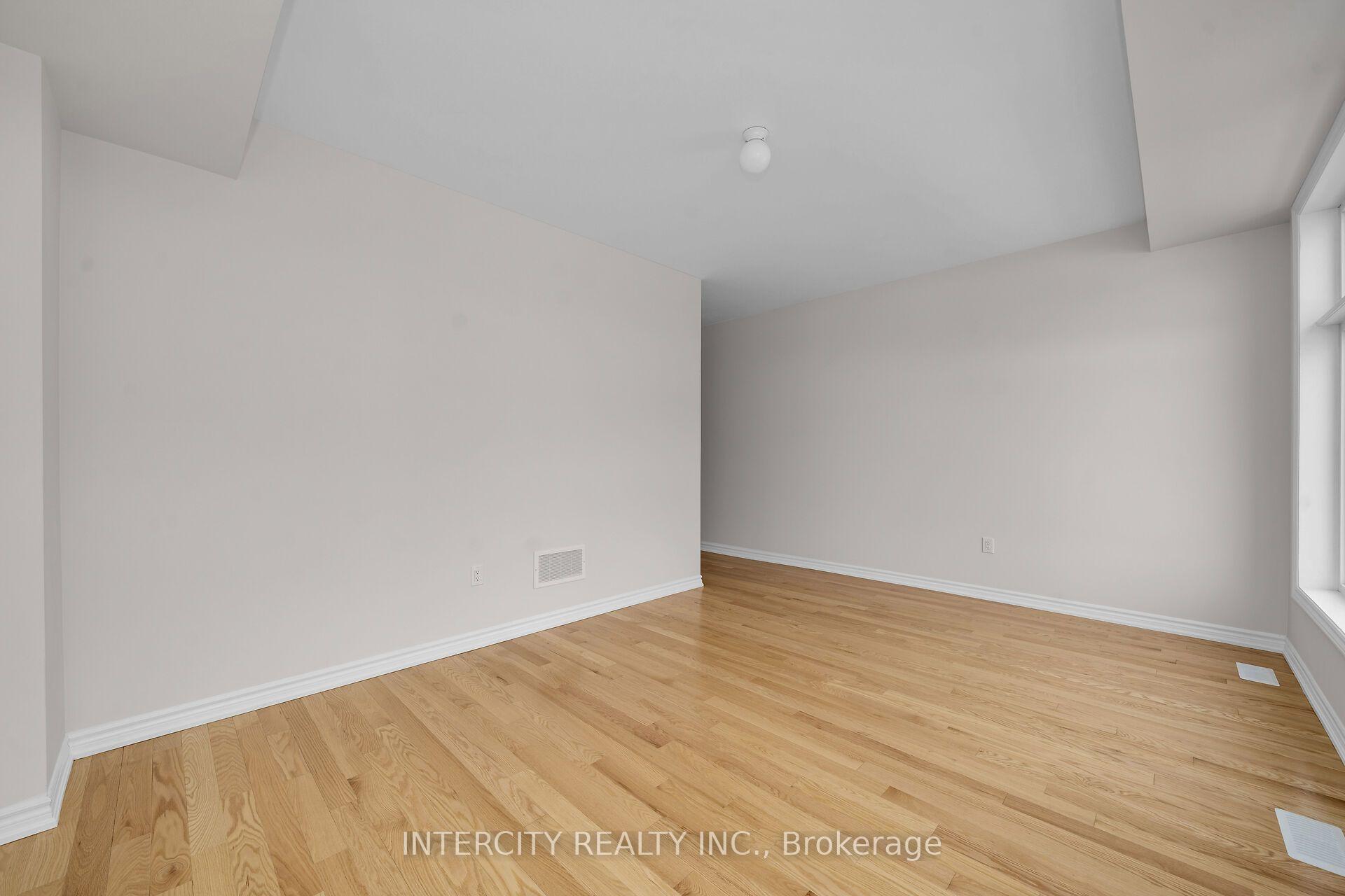 Photo 14 of 20 Radisson Street, Vaughan, Elder Mills — HOMEH