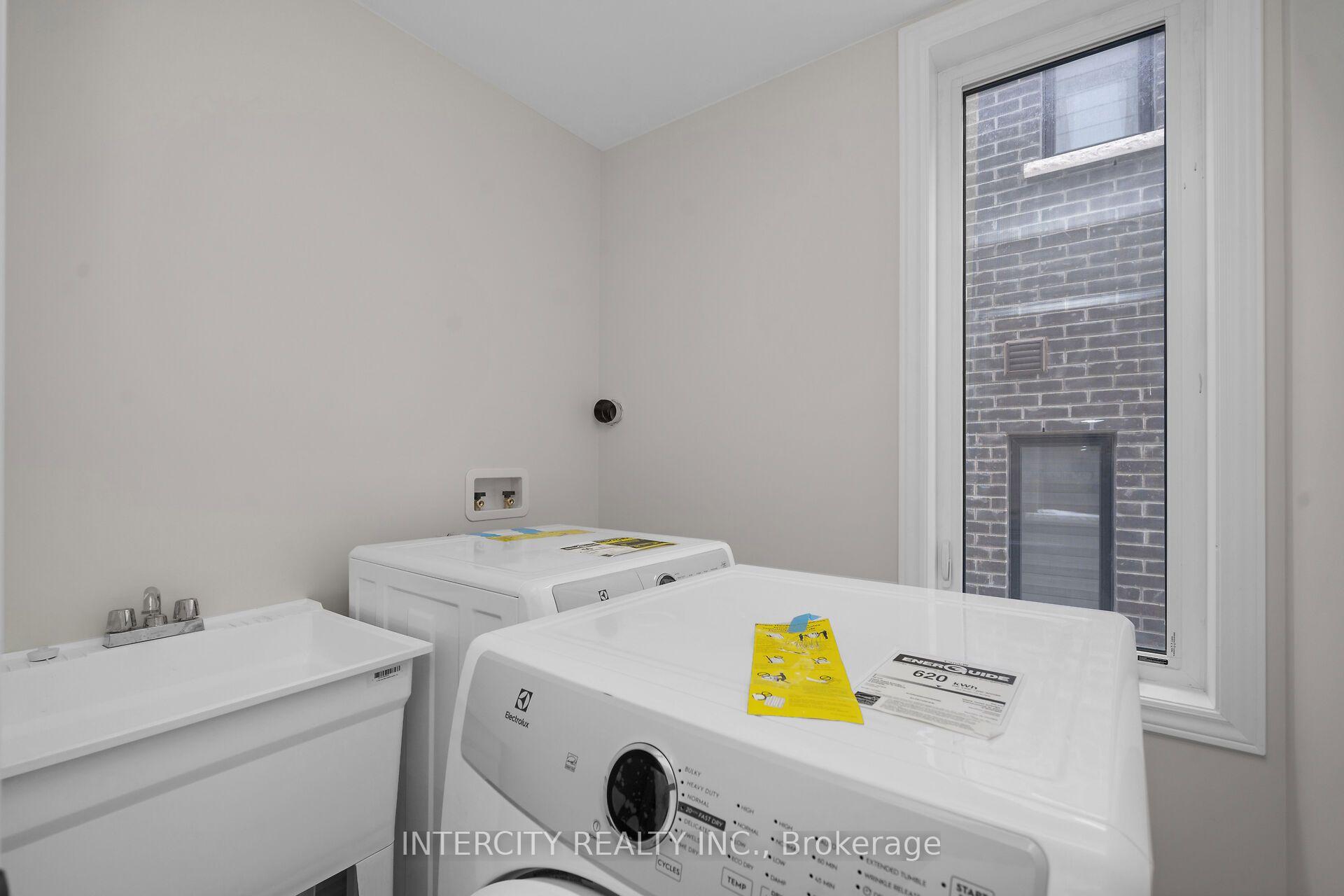 Photo 16 of 20 Radisson Street, Vaughan, Elder Mills — HOMEH