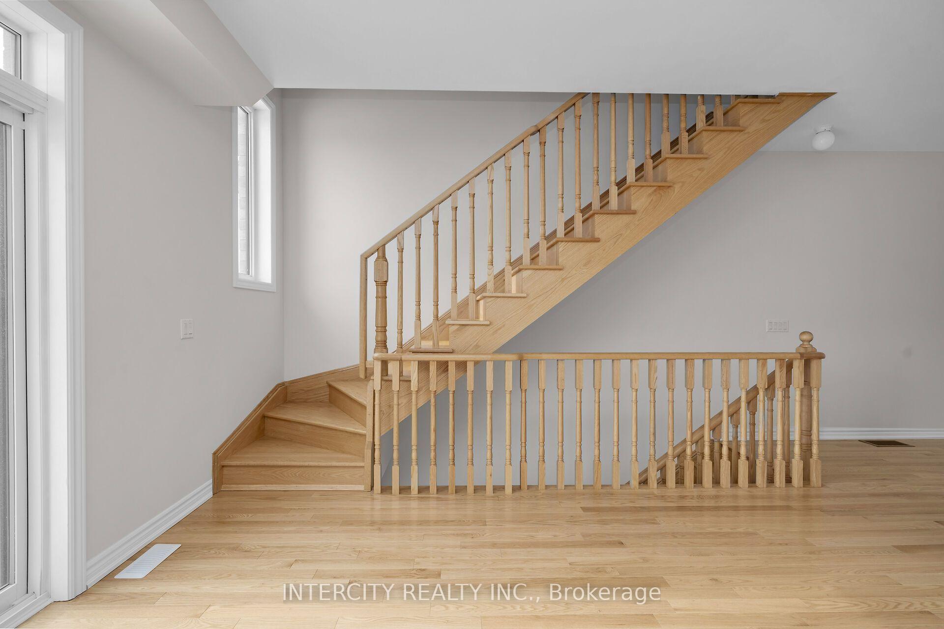 Photo 17 of 20 Radisson Street, Vaughan, Elder Mills — HOMEH