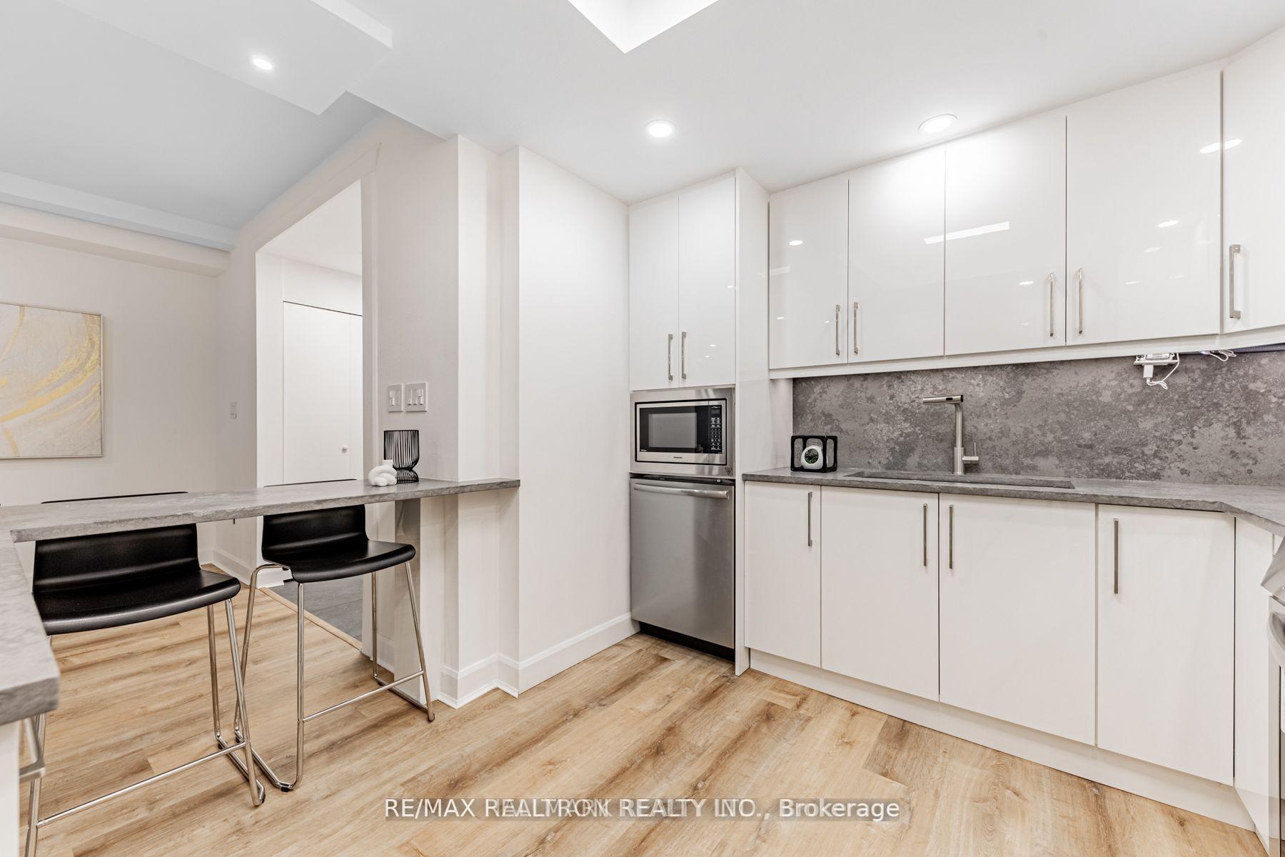 Photo 11 of Unit 321, 333 Clark Avenue W, Vaughan, Crestwood-Springfarm-Yorkhill — HOMEH