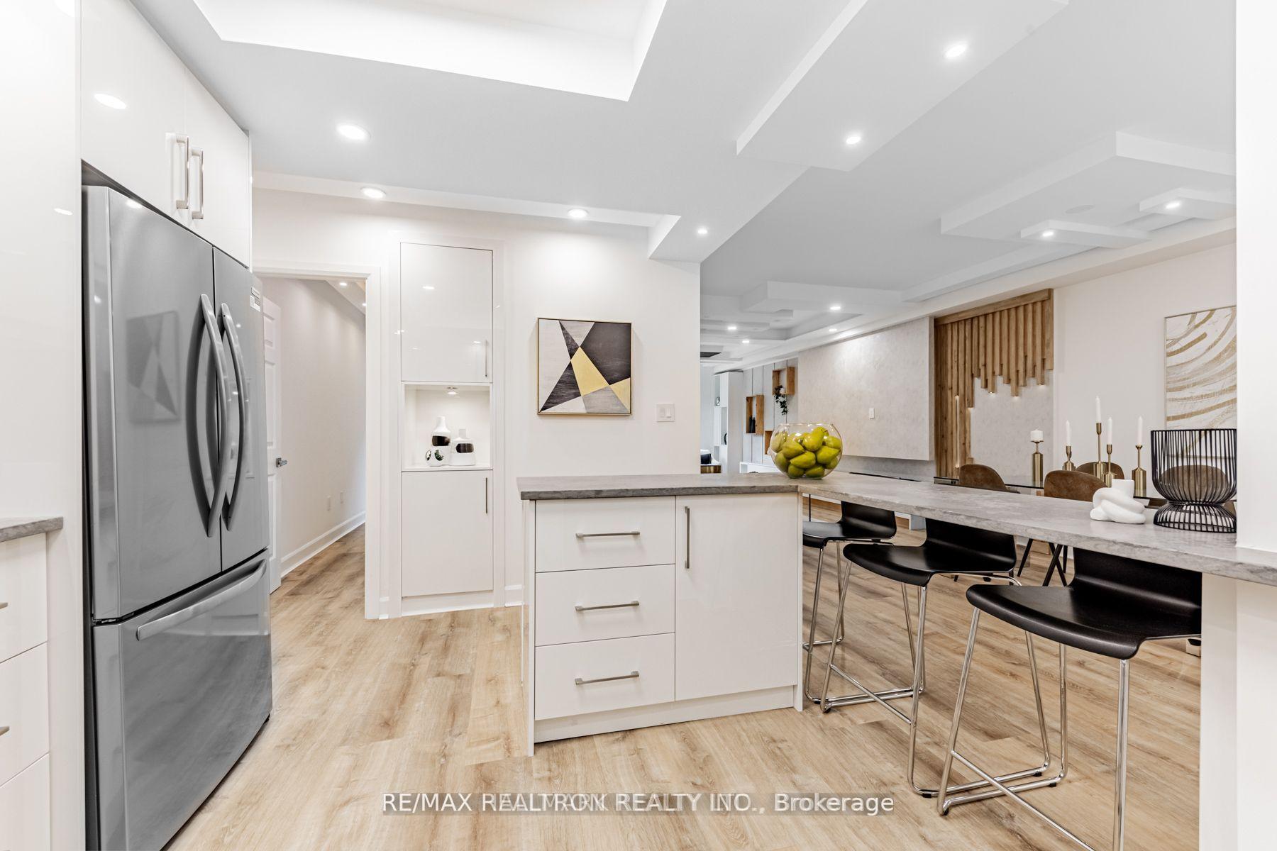 Photo 12 of Unit 321, 333 Clark Avenue W, Vaughan, Crestwood-Springfarm-Yorkhill — HOMEH