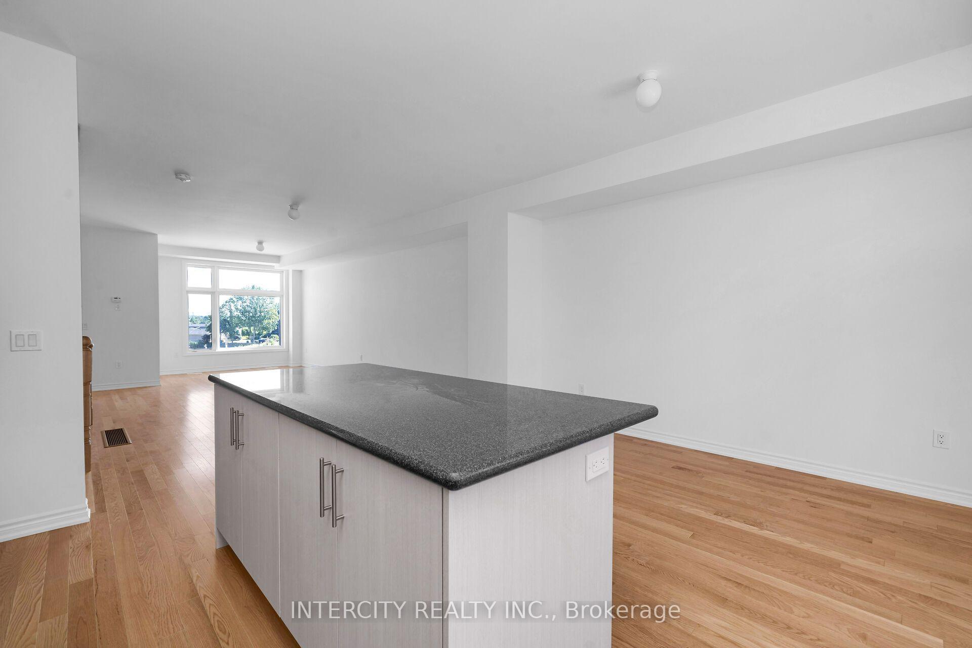 Photo 8 of 91 Divadale Road, Vaughan, Elder Mills — HOMEH