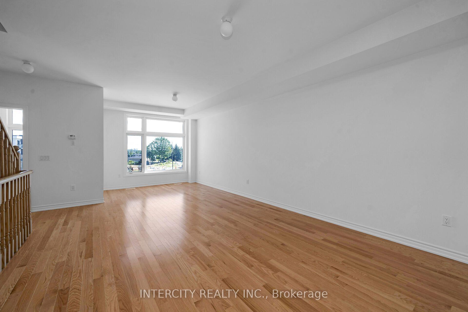 Photo 9 of 91 Divadale Road, Vaughan, Elder Mills — HOMEH