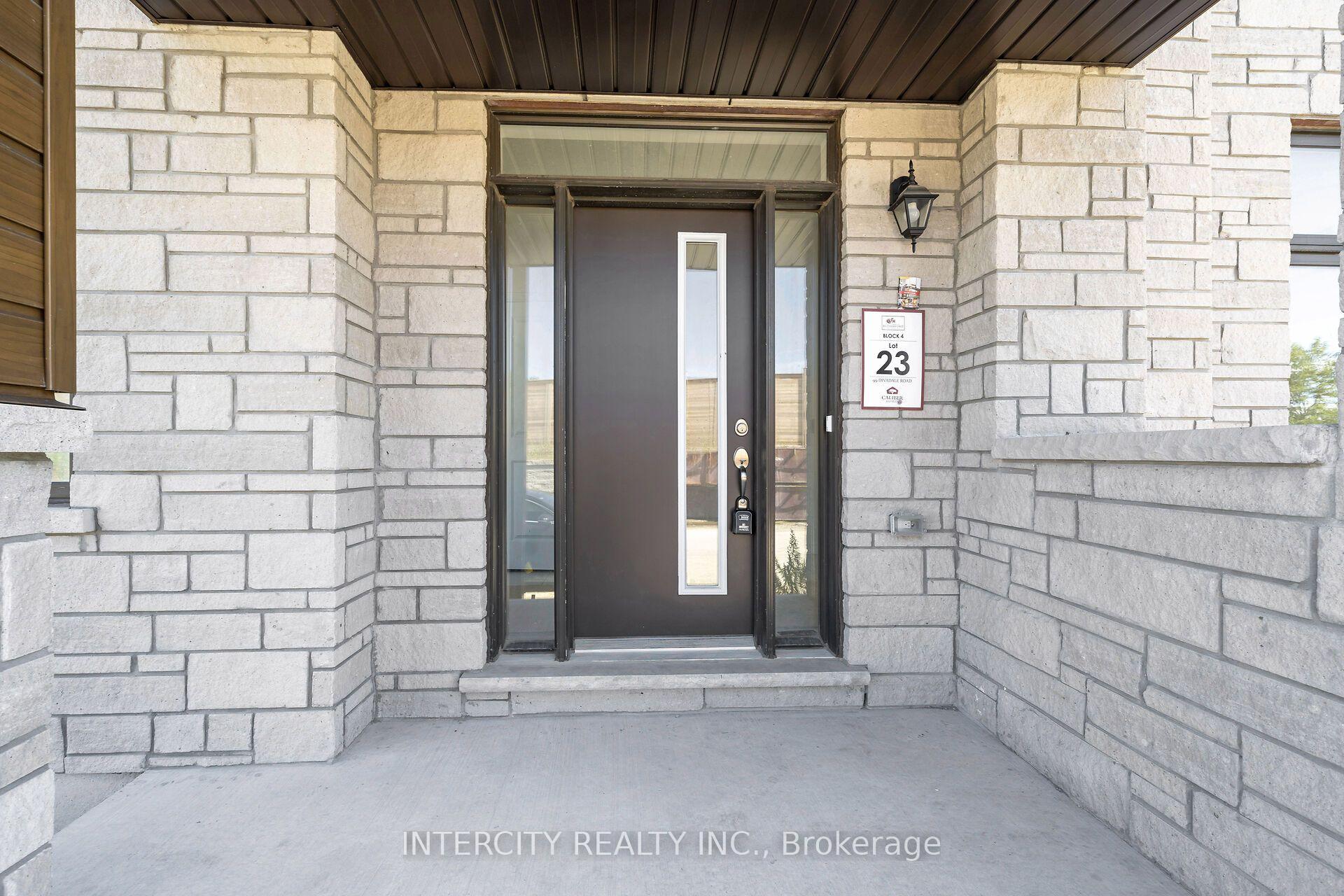 Photo 3 of 99 Divadale Road, Vaughan, Elder Mills — HOMEH