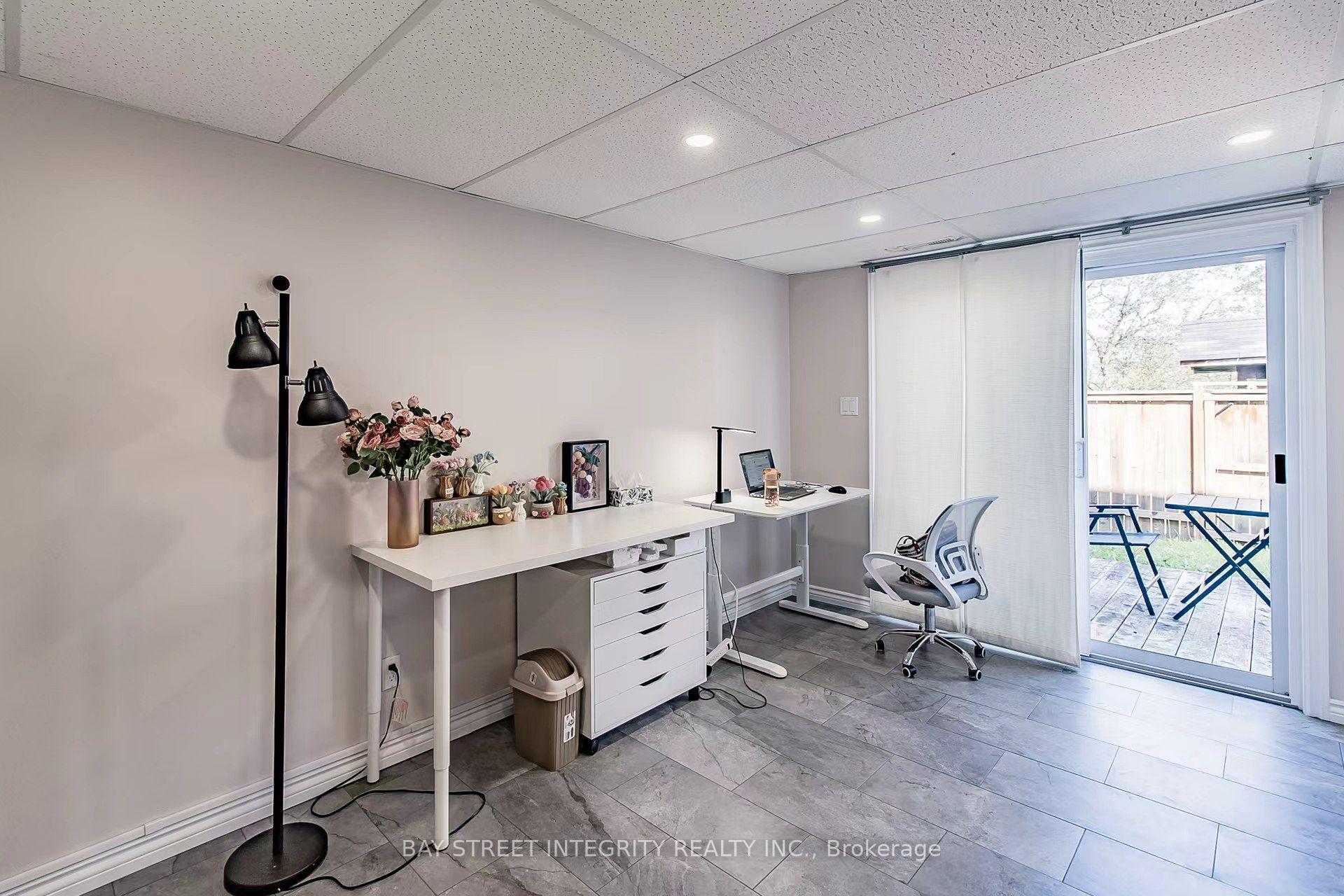 Photo 2 of 94 William Curtis Circle, Newmarket, Gorham-College Manor — HOMEH