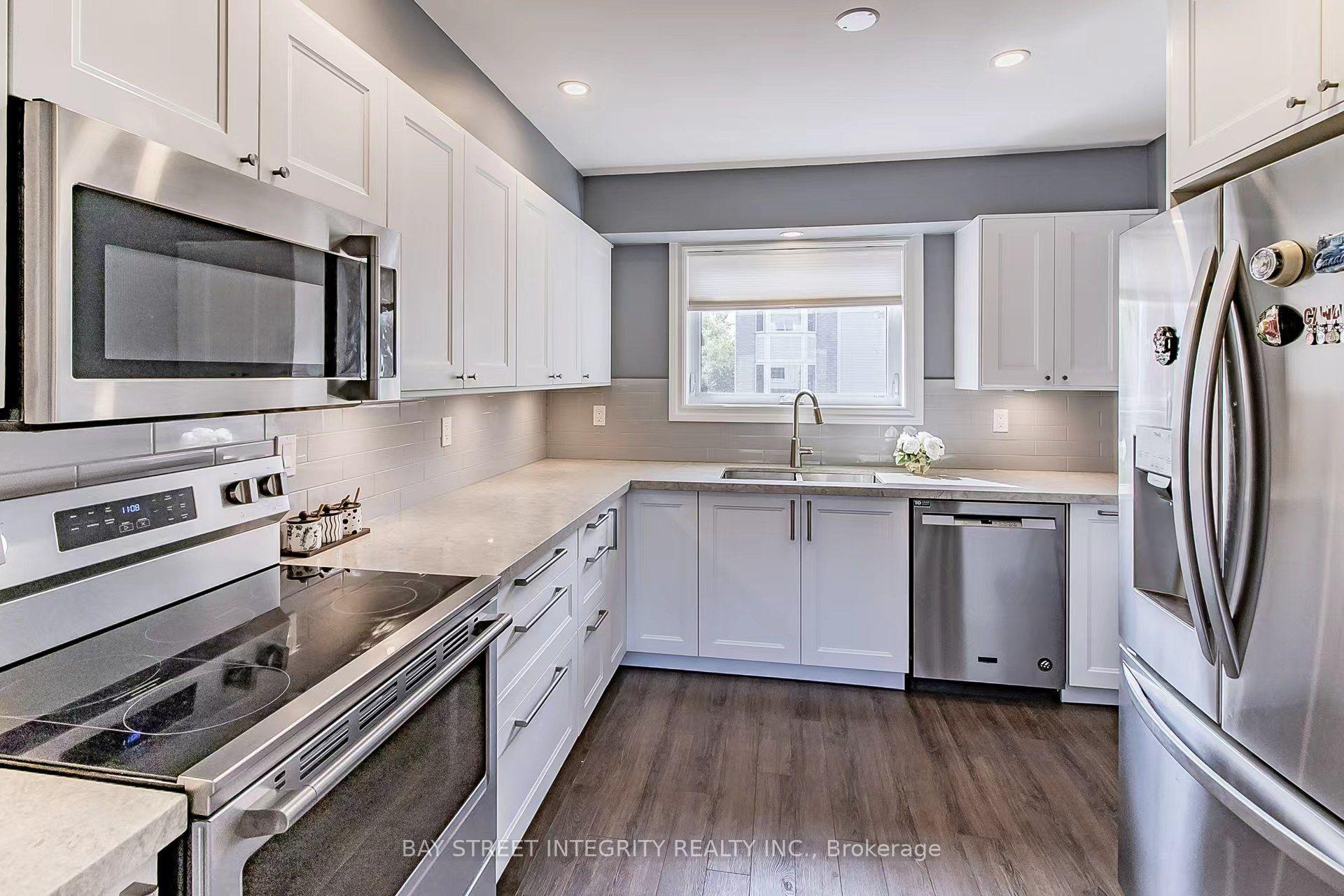 Photo 4 of 94 William Curtis Circle, Newmarket, Gorham-College Manor — HOMEH