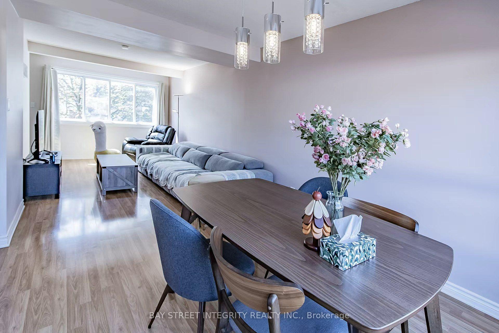Photo 6 of 94 William Curtis Circle, Newmarket, Gorham-College Manor — HOMEH