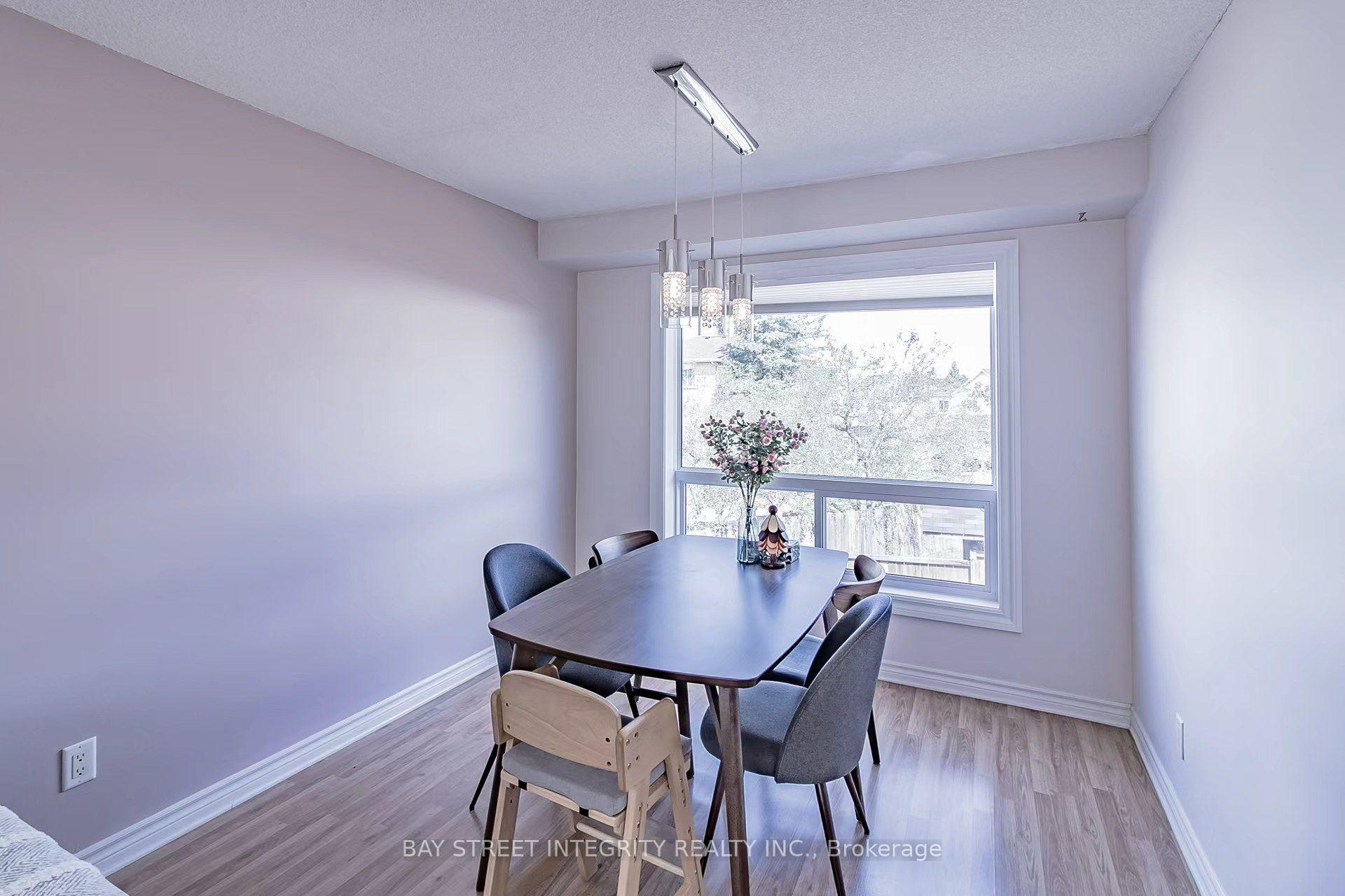 Photo 7 of 94 William Curtis Circle, Newmarket, Gorham-College Manor — HOMEH