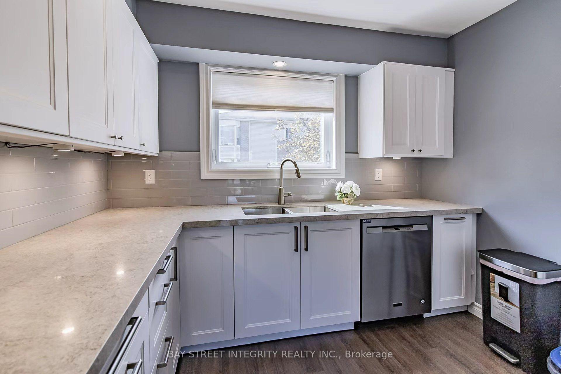Photo 9 of 94 William Curtis Circle, Newmarket, Gorham-College Manor — HOMEH