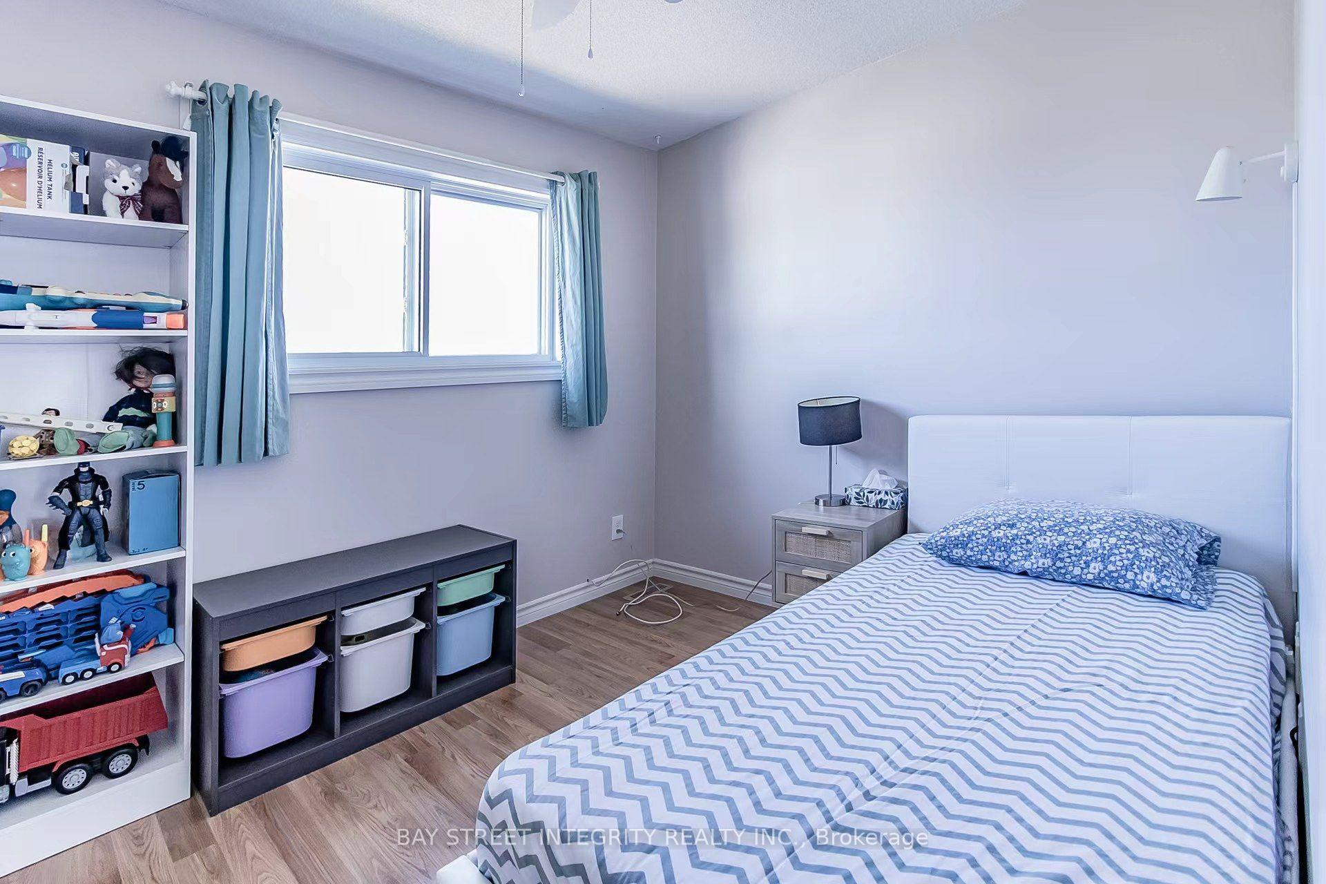 Photo 11 of 94 William Curtis Circle, Newmarket, Gorham-College Manor — HOMEH