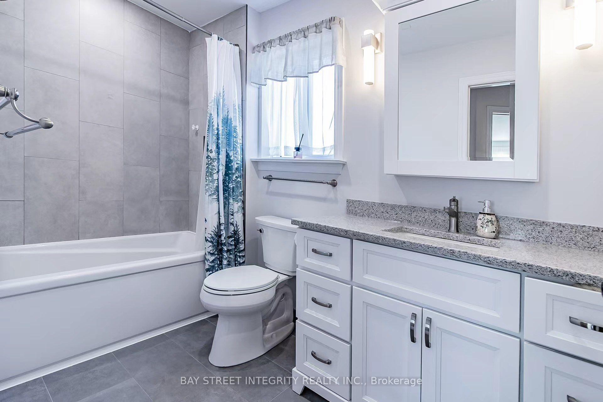 Photo 13 of 94 William Curtis Circle, Newmarket, Gorham-College Manor — HOMEH