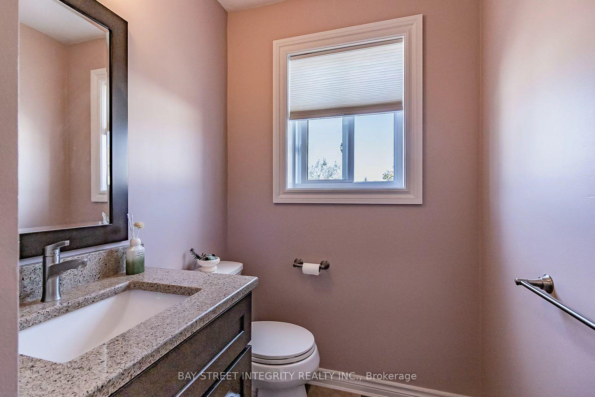 Photo 15 of 94 William Curtis Circle, Newmarket, Gorham-College Manor — HOMEH