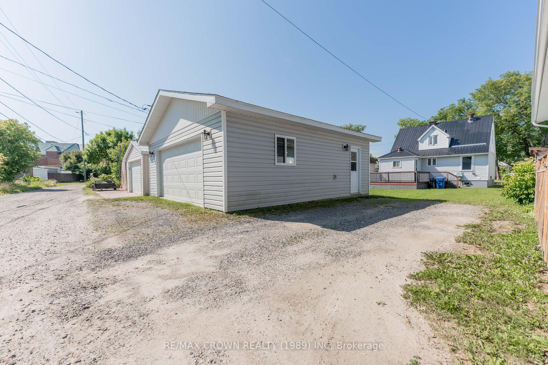 Photo 2 of 40 Bowman Avenue, Kapuskasing — HOMEH