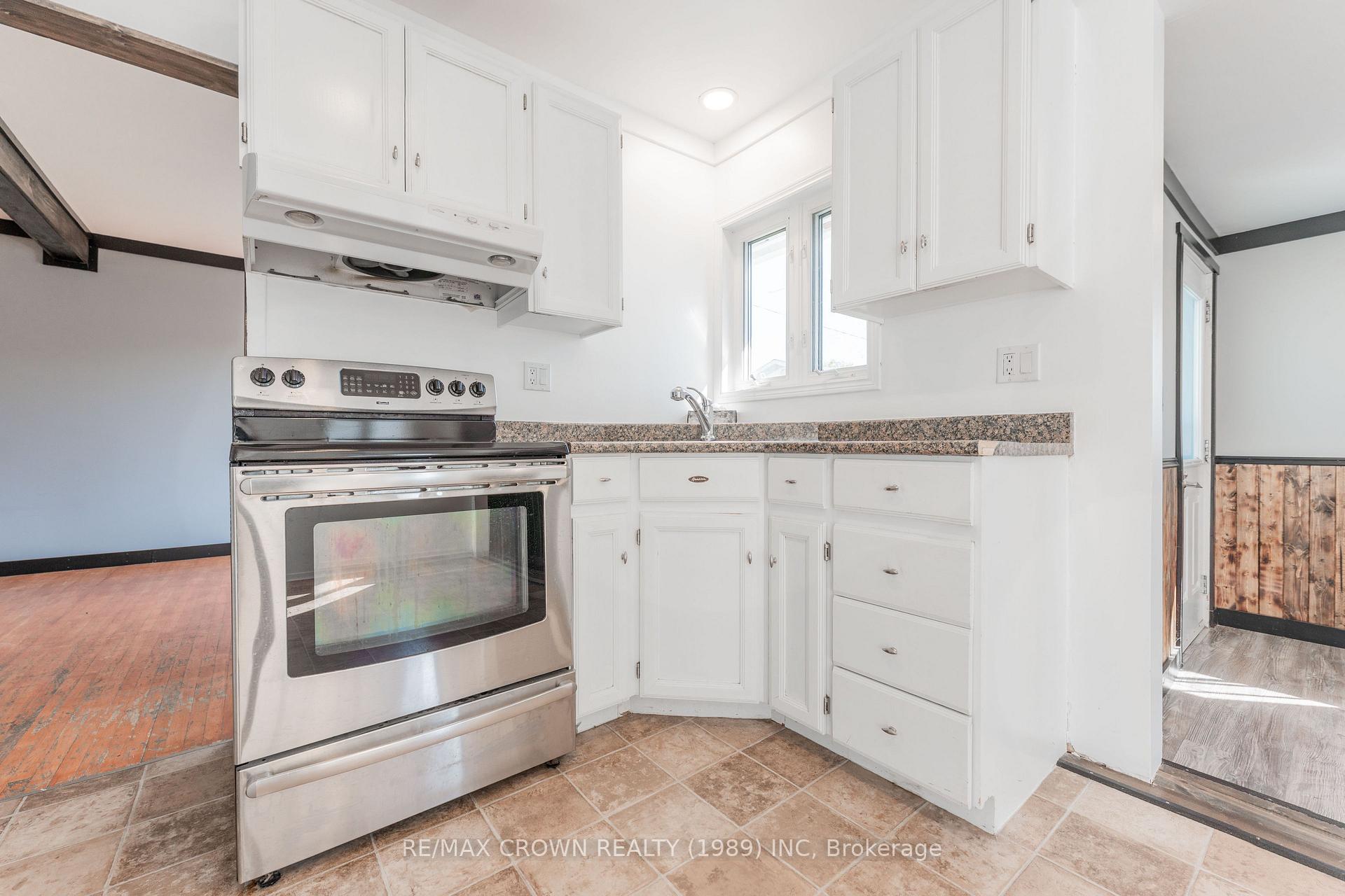 Photo 13 of 40 Bowman Avenue, Kapuskasing — HOMEH