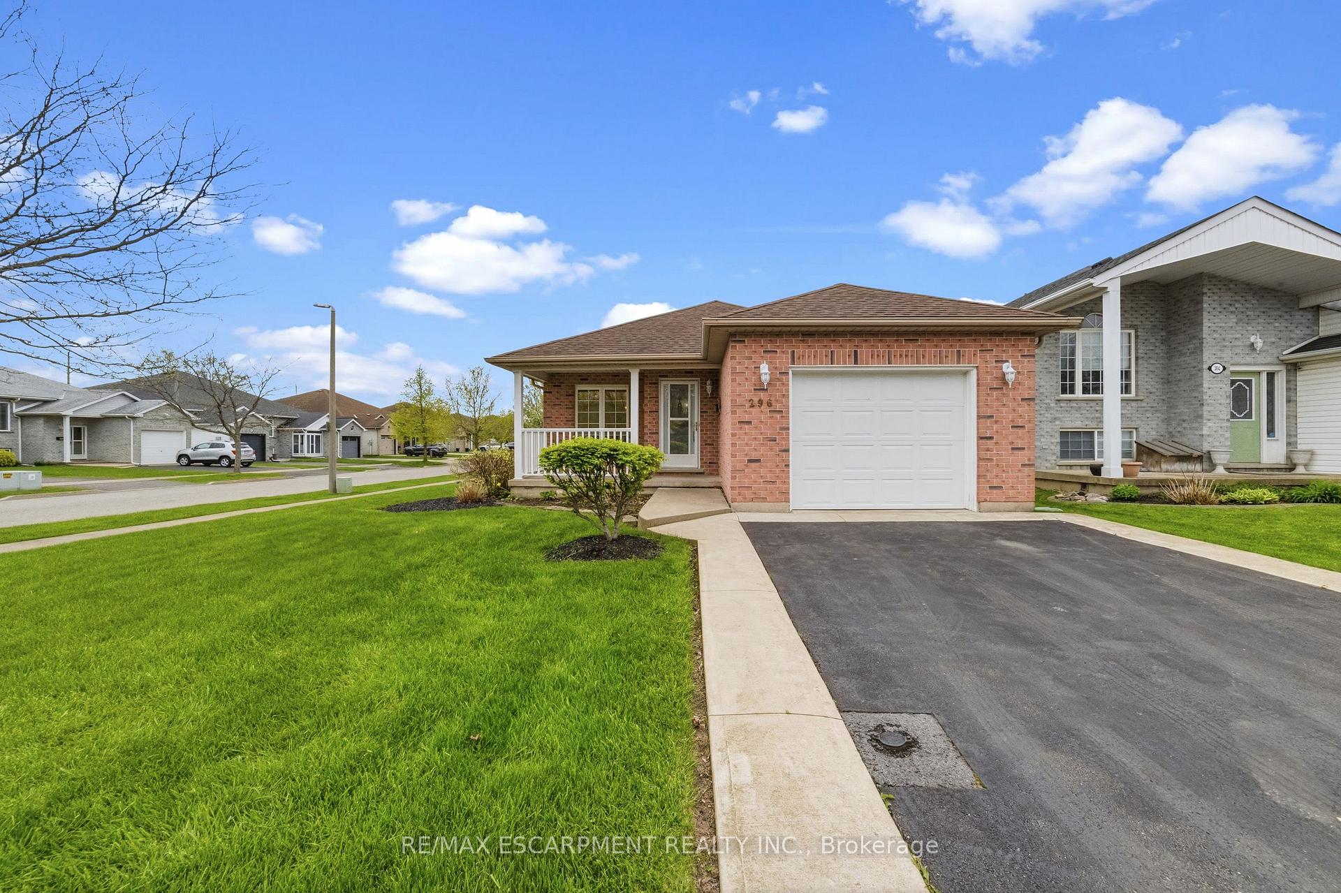 Photo 2 of 296 Autumn Crescent, Welland, West Welland — HOMEH