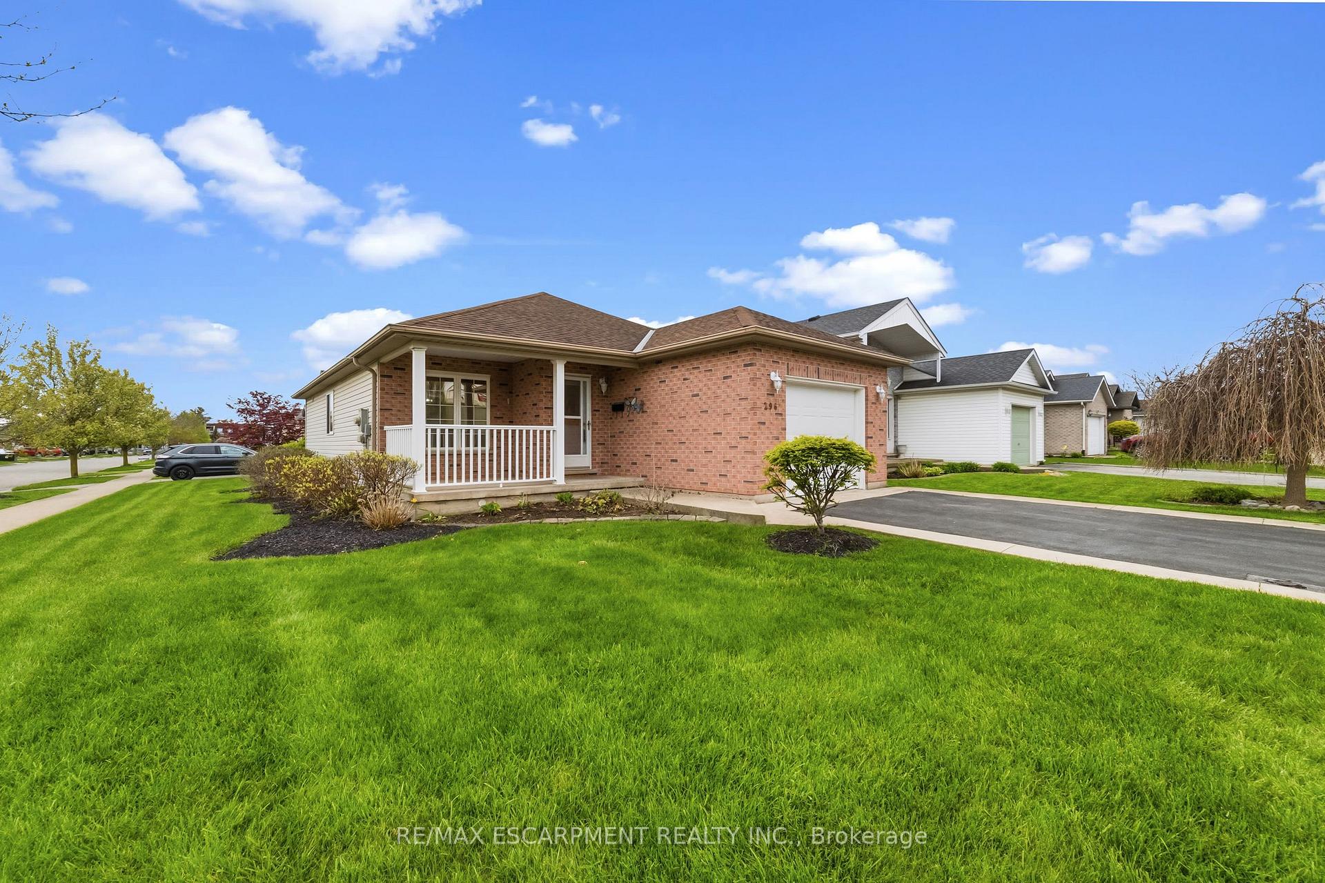 Photo 3 of 296 Autumn Crescent, Welland, West Welland — HOMEH