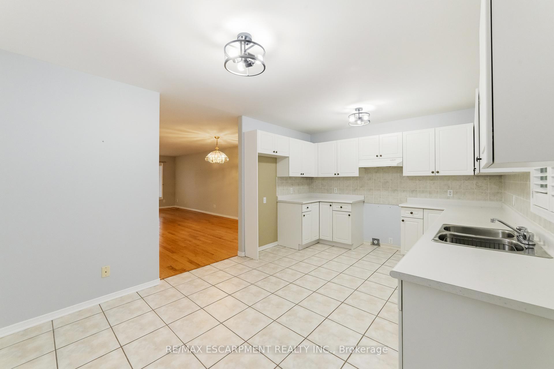 Photo 14 of 296 Autumn Crescent, Welland, West Welland — HOMEH