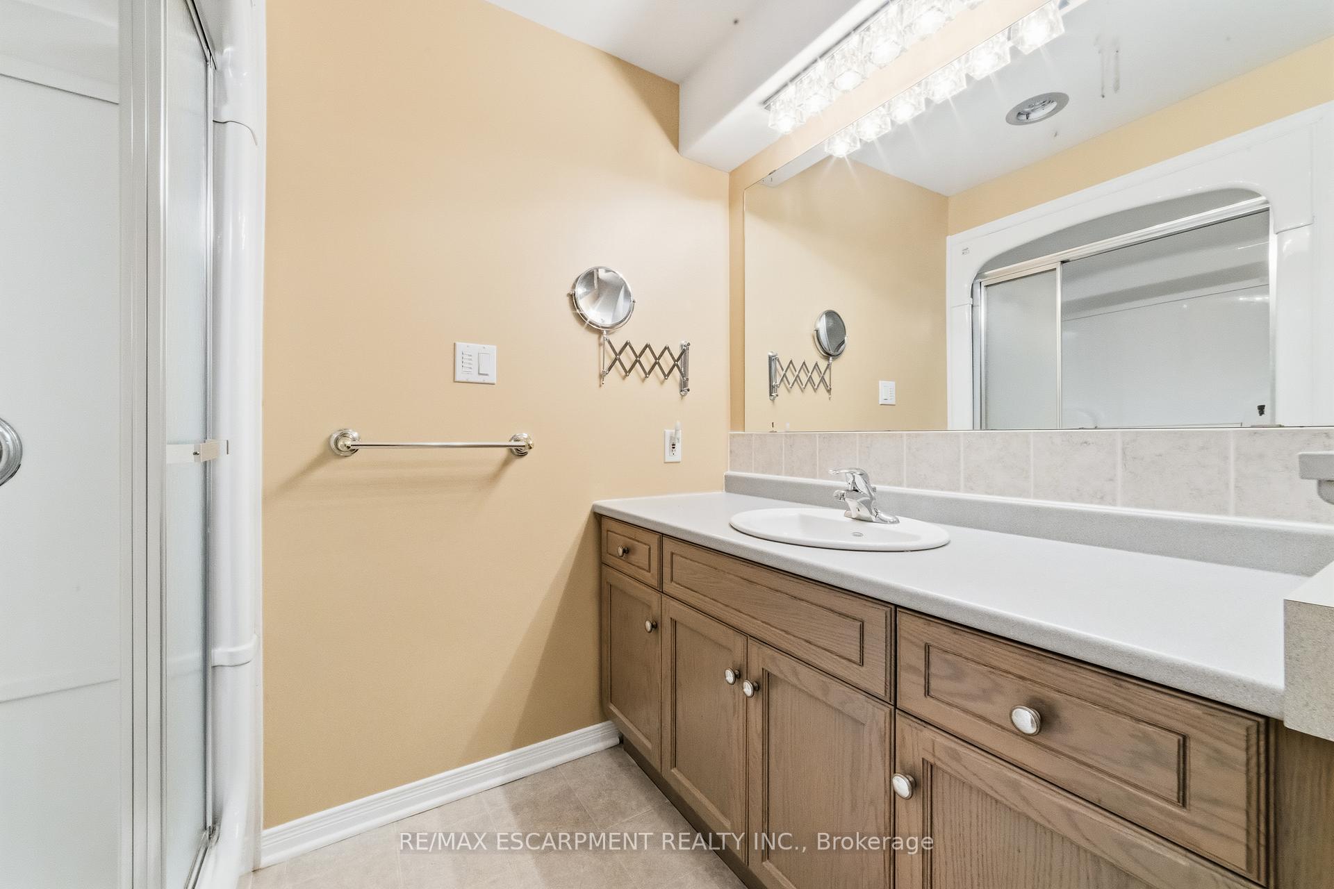 Photo 39 of 296 Autumn Crescent, Welland, West Welland — HOMEH