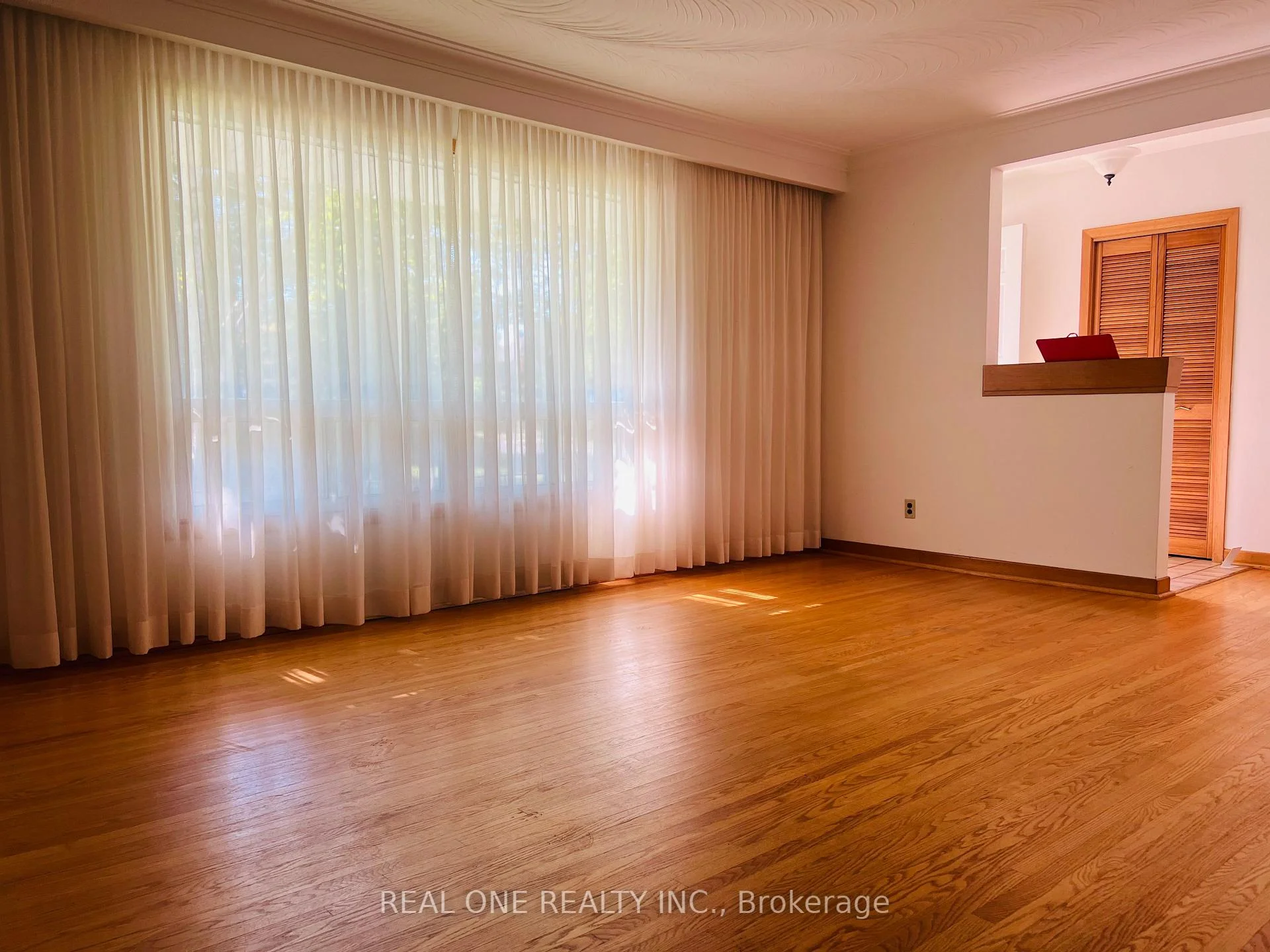 Photo 5 of 275 Parkview Avenue, North York, Willowdale East — HOMEH