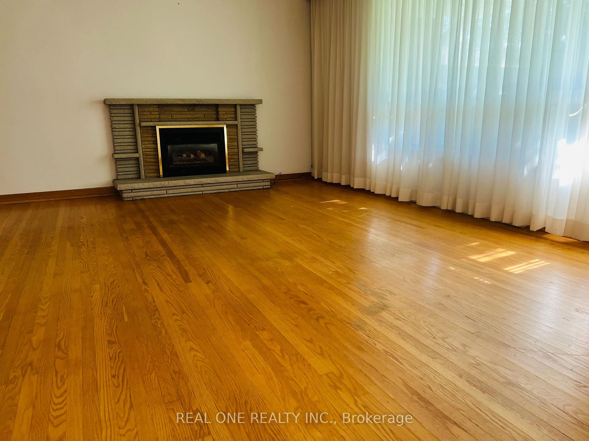 Photo 7 of 275 Parkview Avenue, North York, Willowdale East — HOMEH