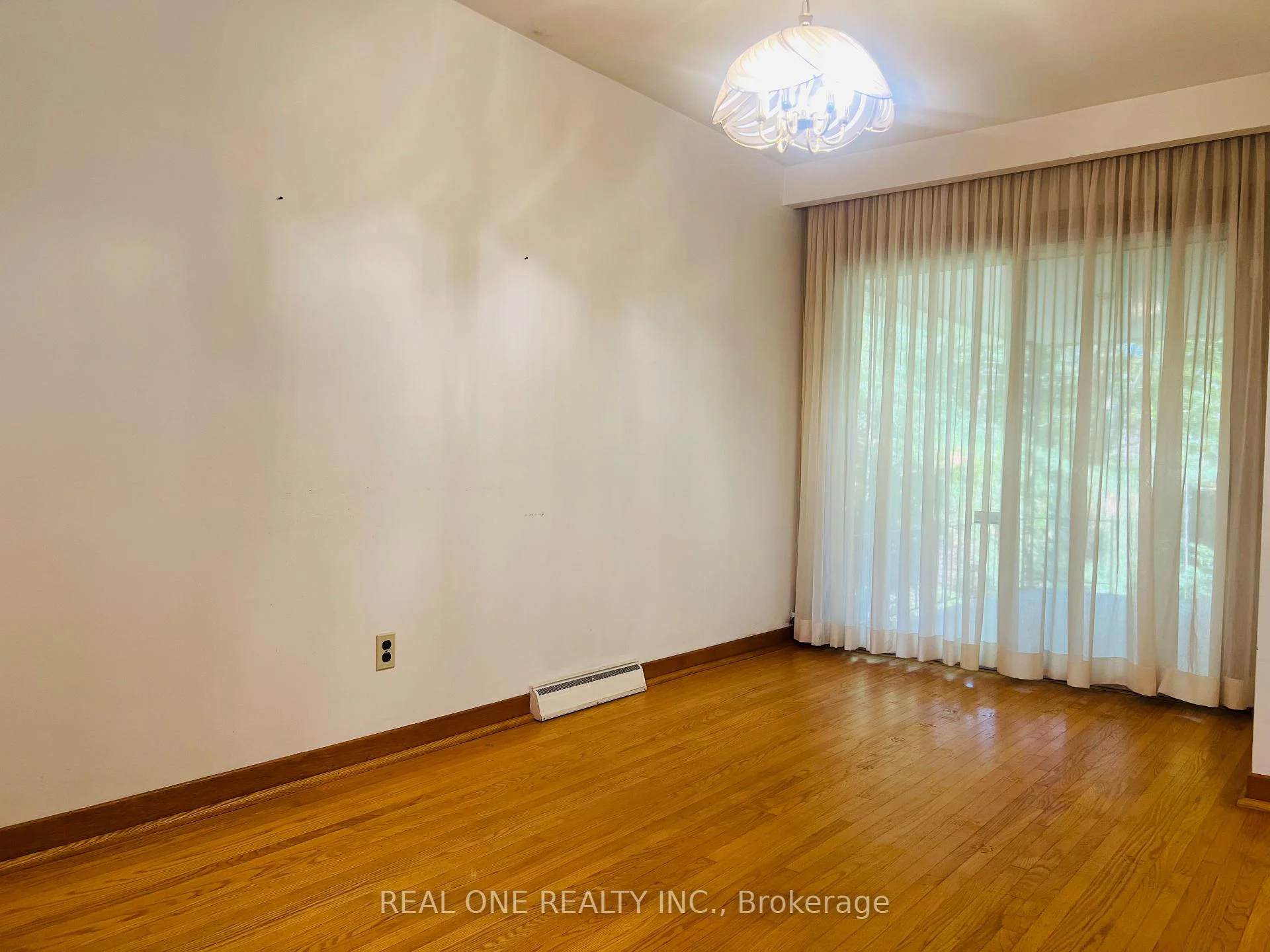 Photo 11 of 275 Parkview Avenue, North York, Willowdale East — HOMEH