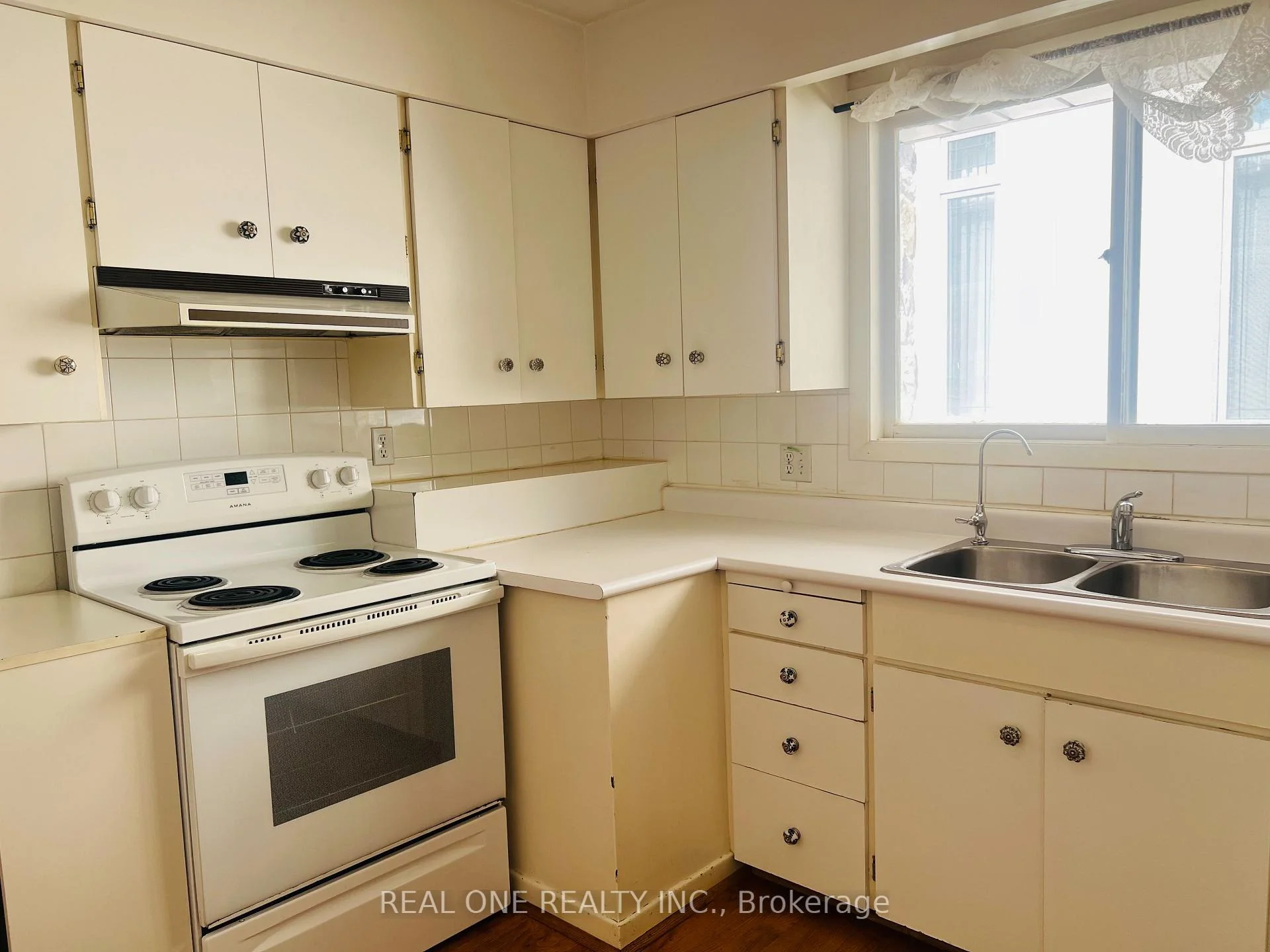 Photo 15 of 275 Parkview Avenue, North York, Willowdale East — HOMEH