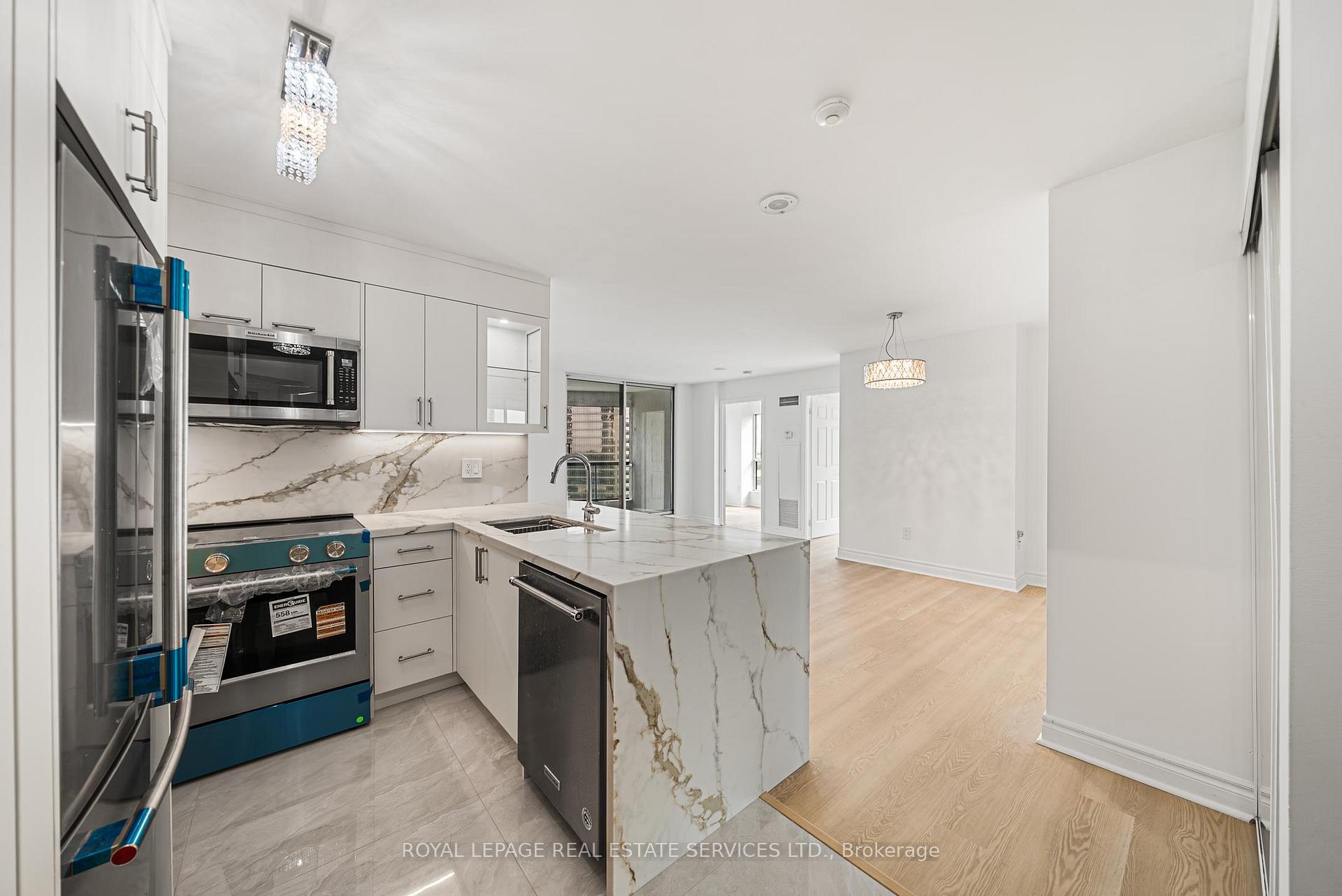 Photo 4 of Unit 1912, 7 Lorraine Drive, North York, Willowdale West — HOMEH