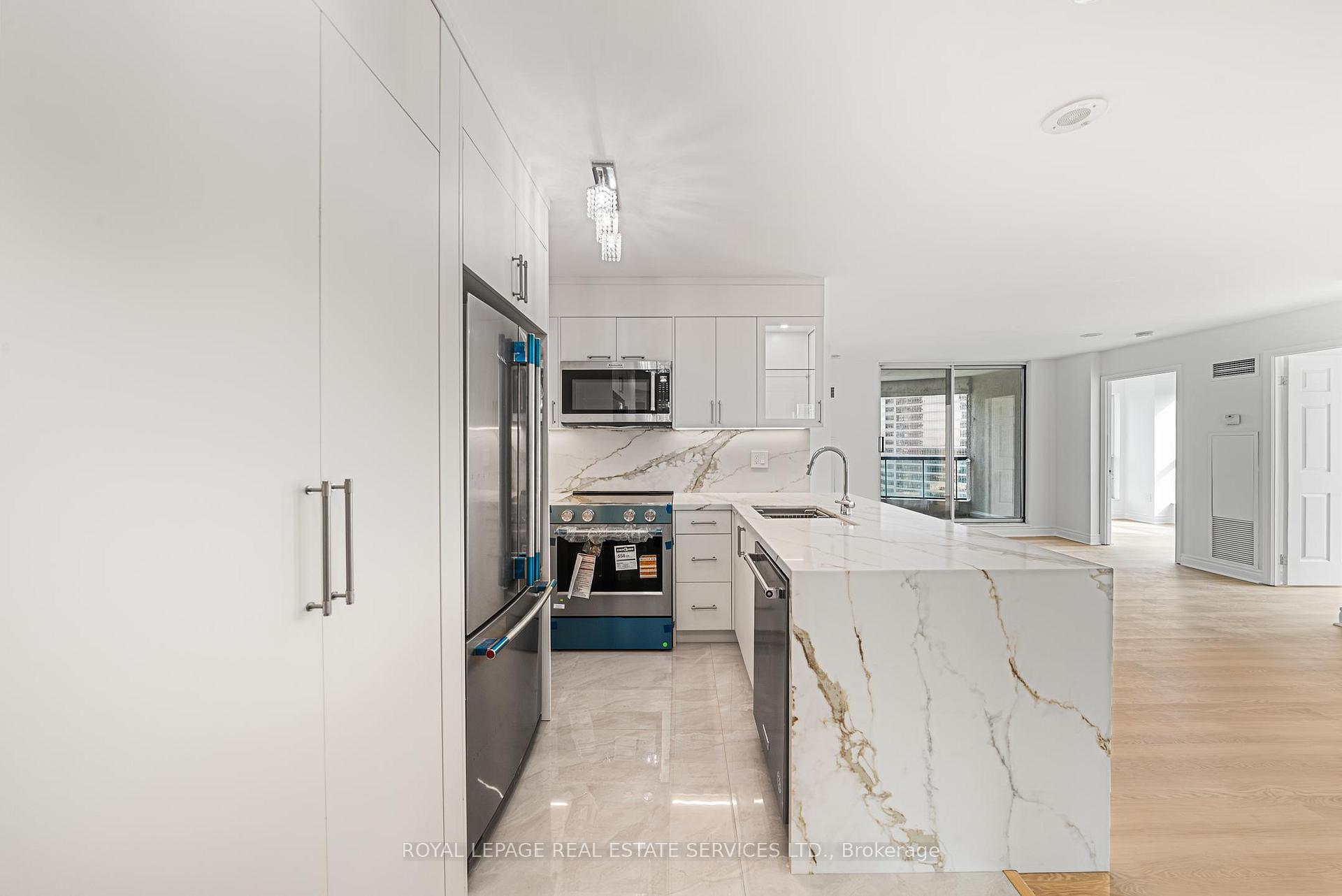 Photo 5 of Unit 1912, 7 Lorraine Drive, North York, Willowdale West — HOMEH