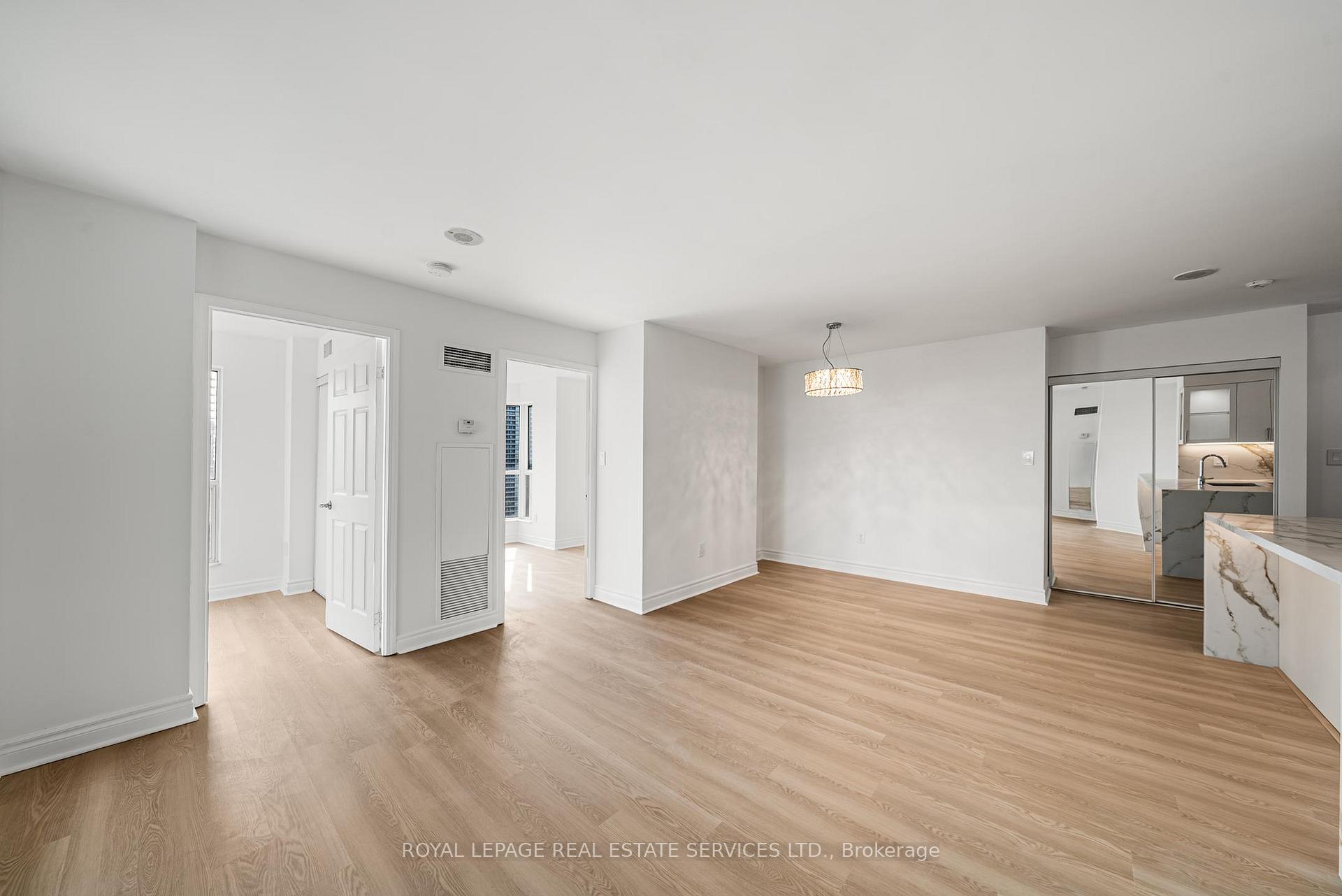Photo 8 of Unit 1912, 7 Lorraine Drive, North York, Willowdale West — HOMEH