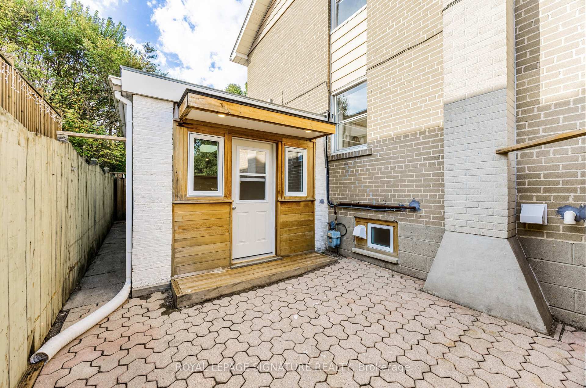 Photo 2 of Unit B, 54 Pasadena Gardens, Toronto, Lambton Baby Point — HOMEH