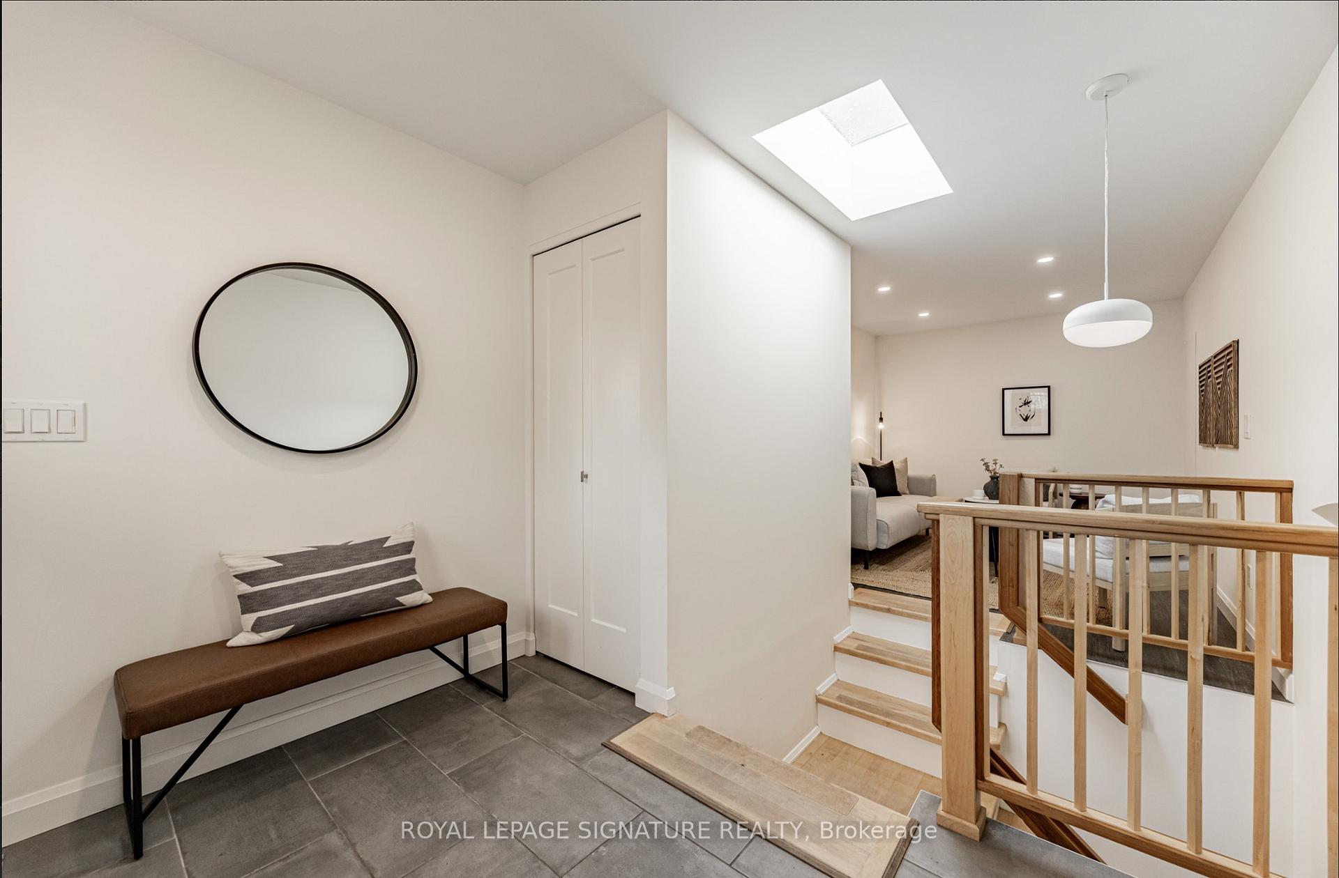 Photo 3 of Unit B, 54 Pasadena Gardens, Toronto, Lambton Baby Point — HOMEH